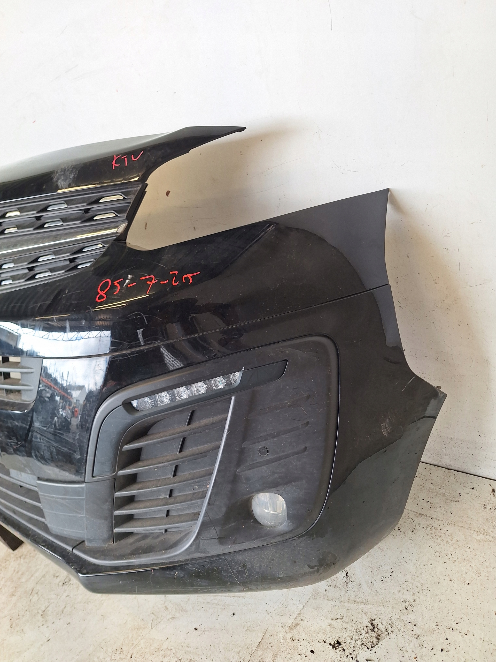 OPEL ZAFIRA D VIVARO C19-> bumper + LED + 6 X PDC
