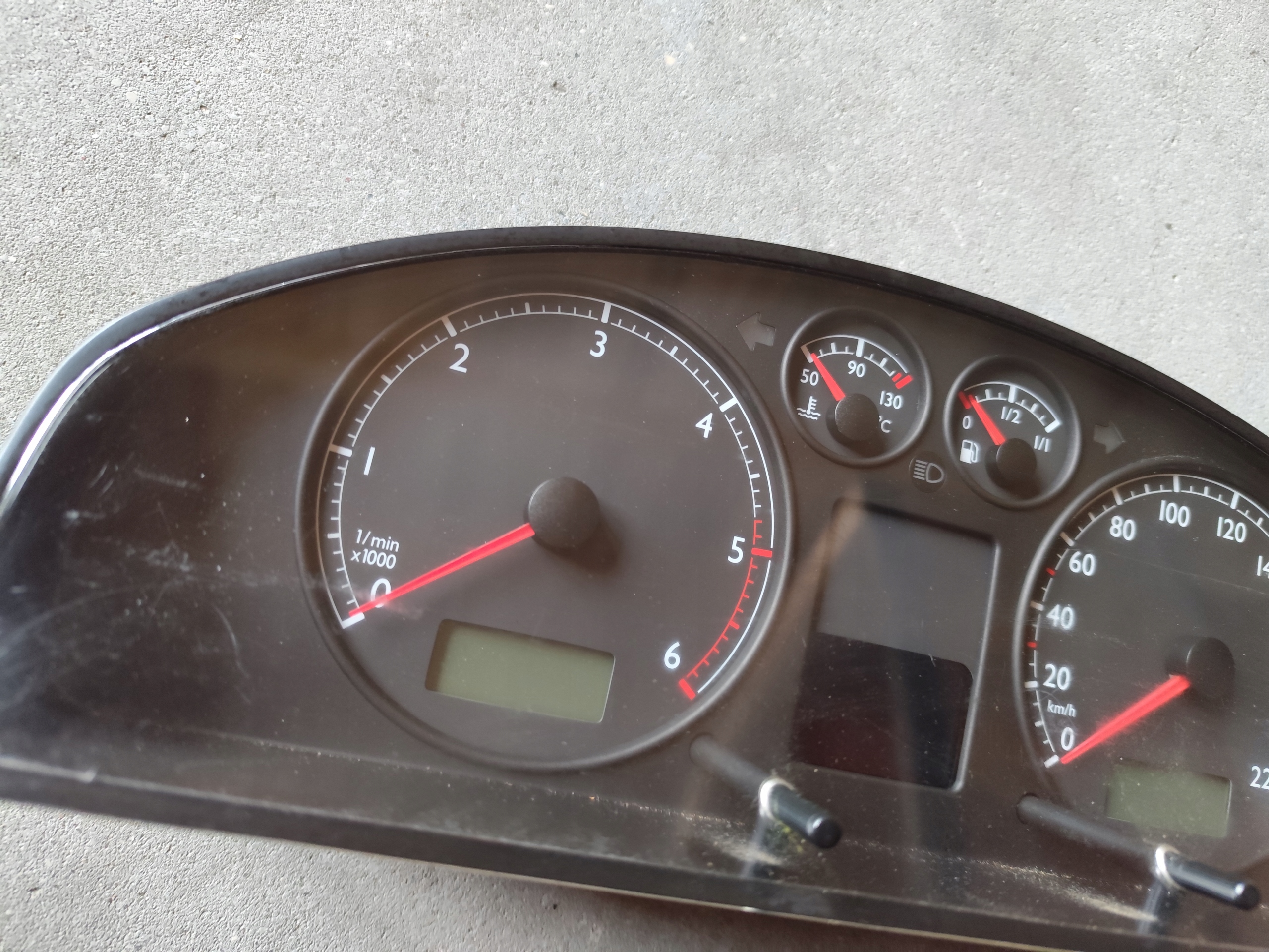 dials clock dials VW T5 MULTIVAN 7H5920860E POLFIS damaged window