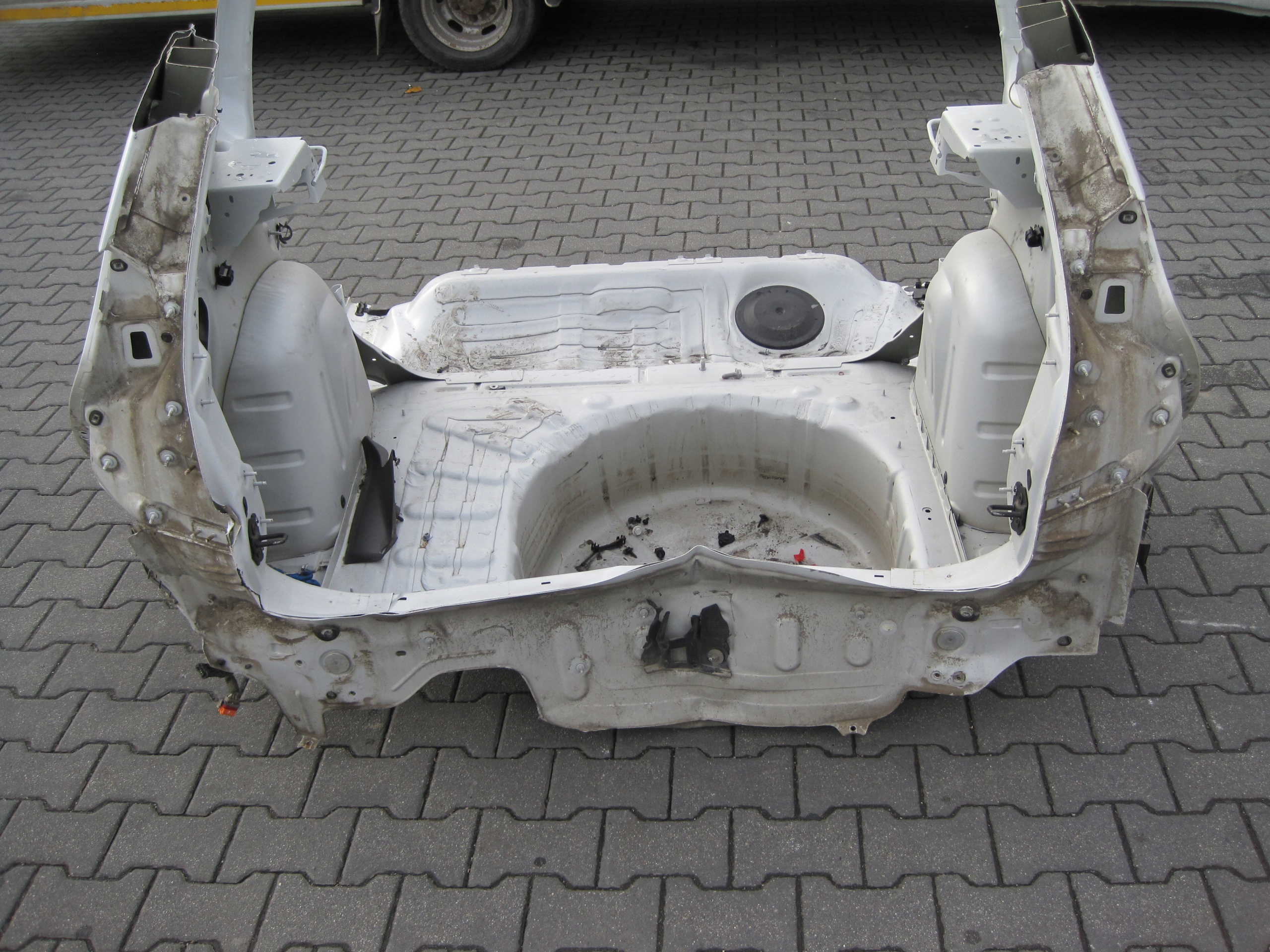 LONGHERONE parafango posteriore Coppa PEUGEOT 3008 e