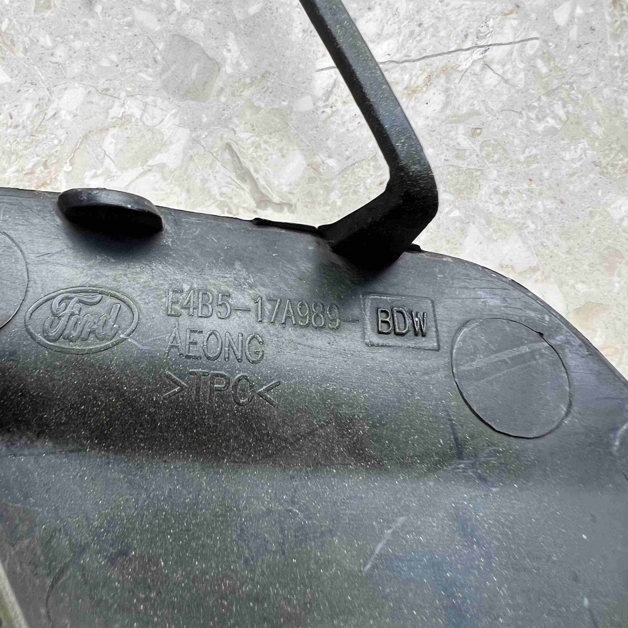 FORD KA PLUS + 16- Abschleppöse Stoßstange vorne E4B517A989B