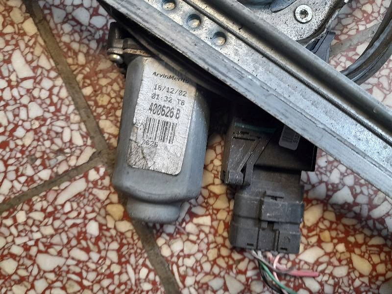 PODNOŚNIK SZYBY LEWY PRZÓD RENAULT ESPACE IV 4 Typ samochodu Samochody osobowe