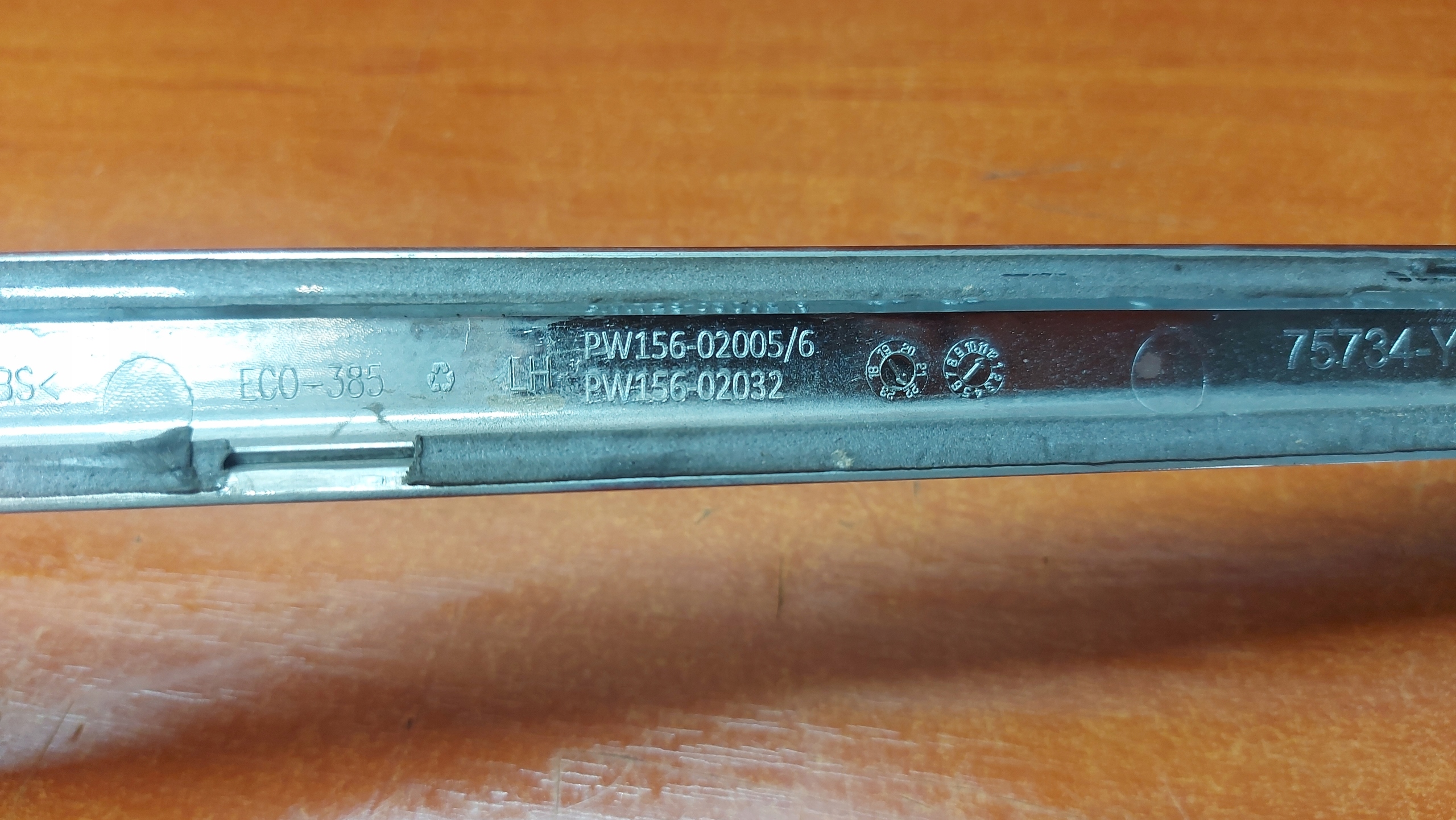 moulding door left left front front TOYOTA COROLLA E21 19