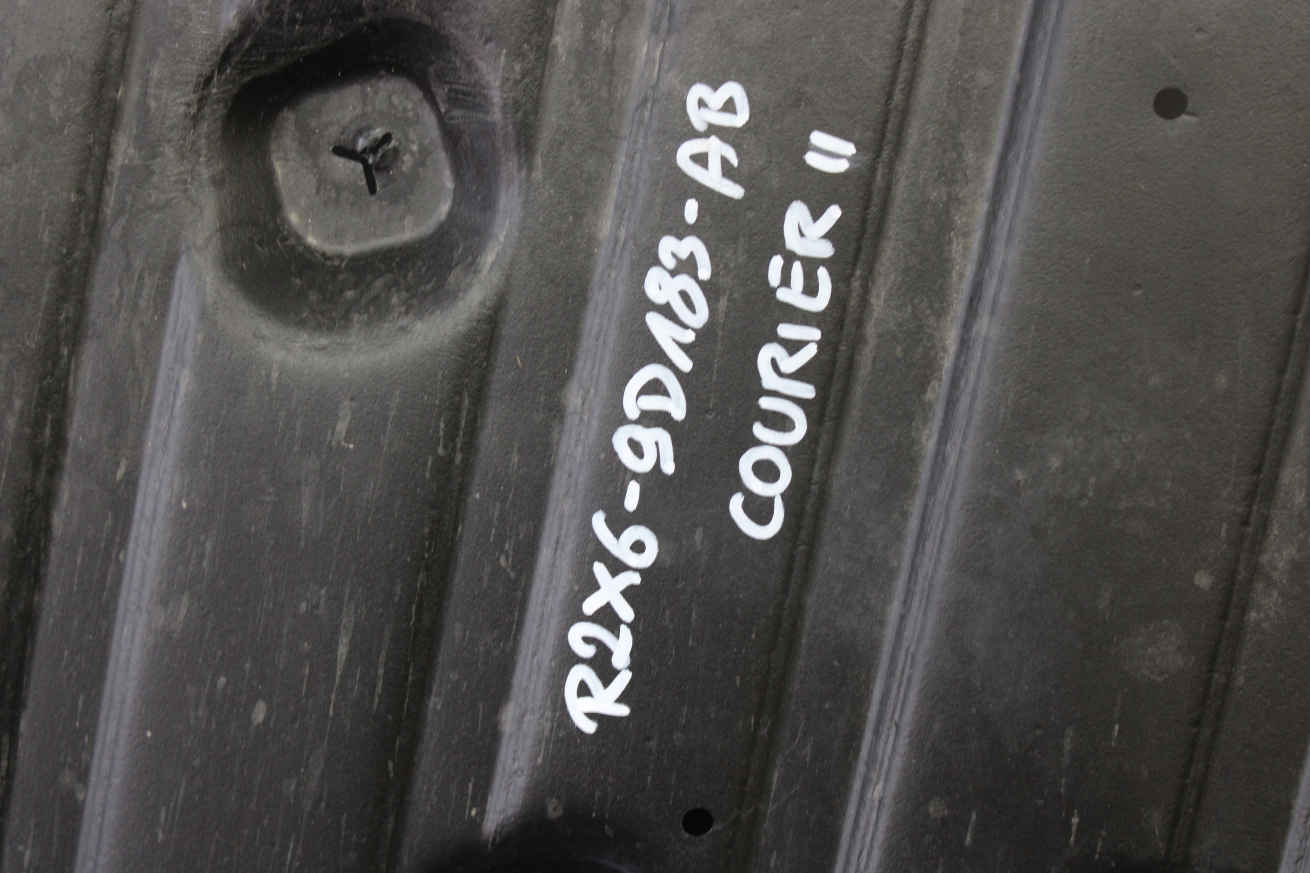 abdeckung Blende Abdeckung Unterfahrschutz FORD TRANSIT COURIER MK2 2024 R2X6-9D183-AB