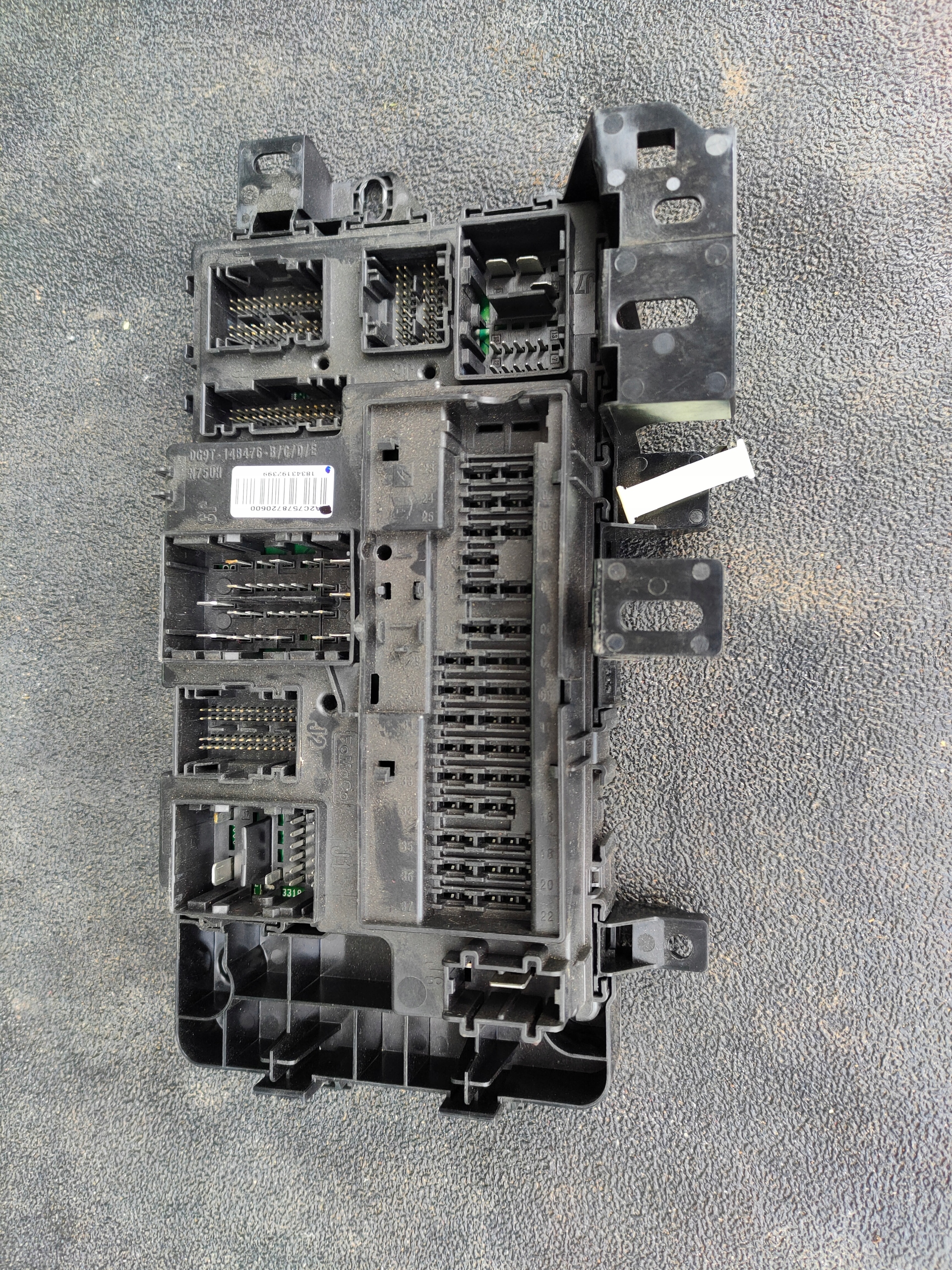 FORD MUSTANG VI LIFT SKRZYNKA BEZPIECZNIKÓW BCM BS