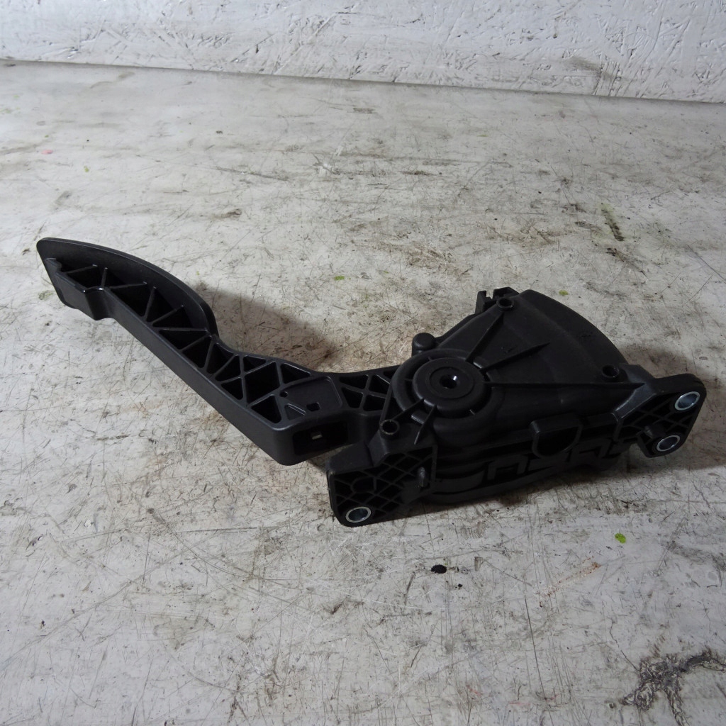 DACIA SANDERO and 1.5DCI accelerator pedal 8200386506