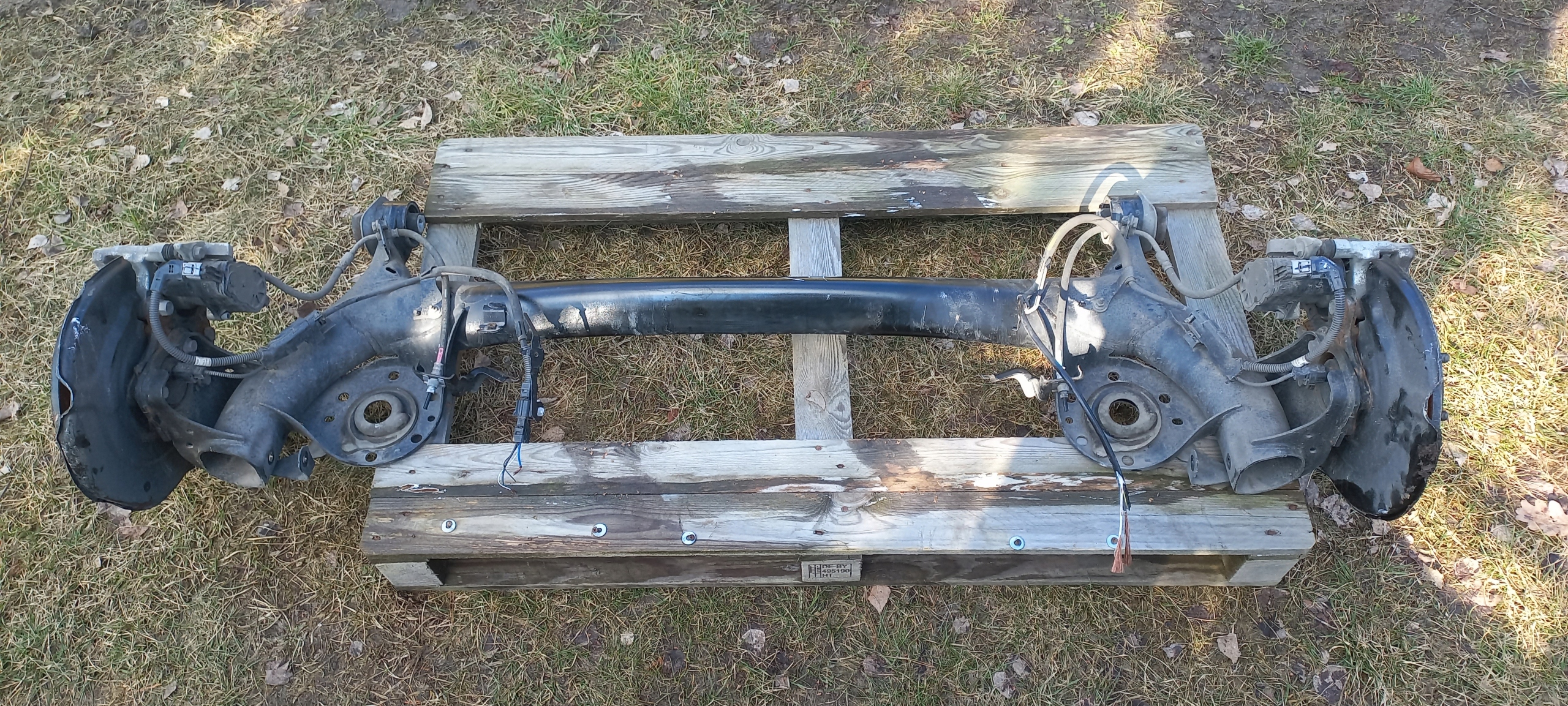 TOYOTA YARIS CROSS BELKA TYLNA TARCZE OŚ ZAWIESZENIE TYLNE TYŁ ZAWIESZENIA