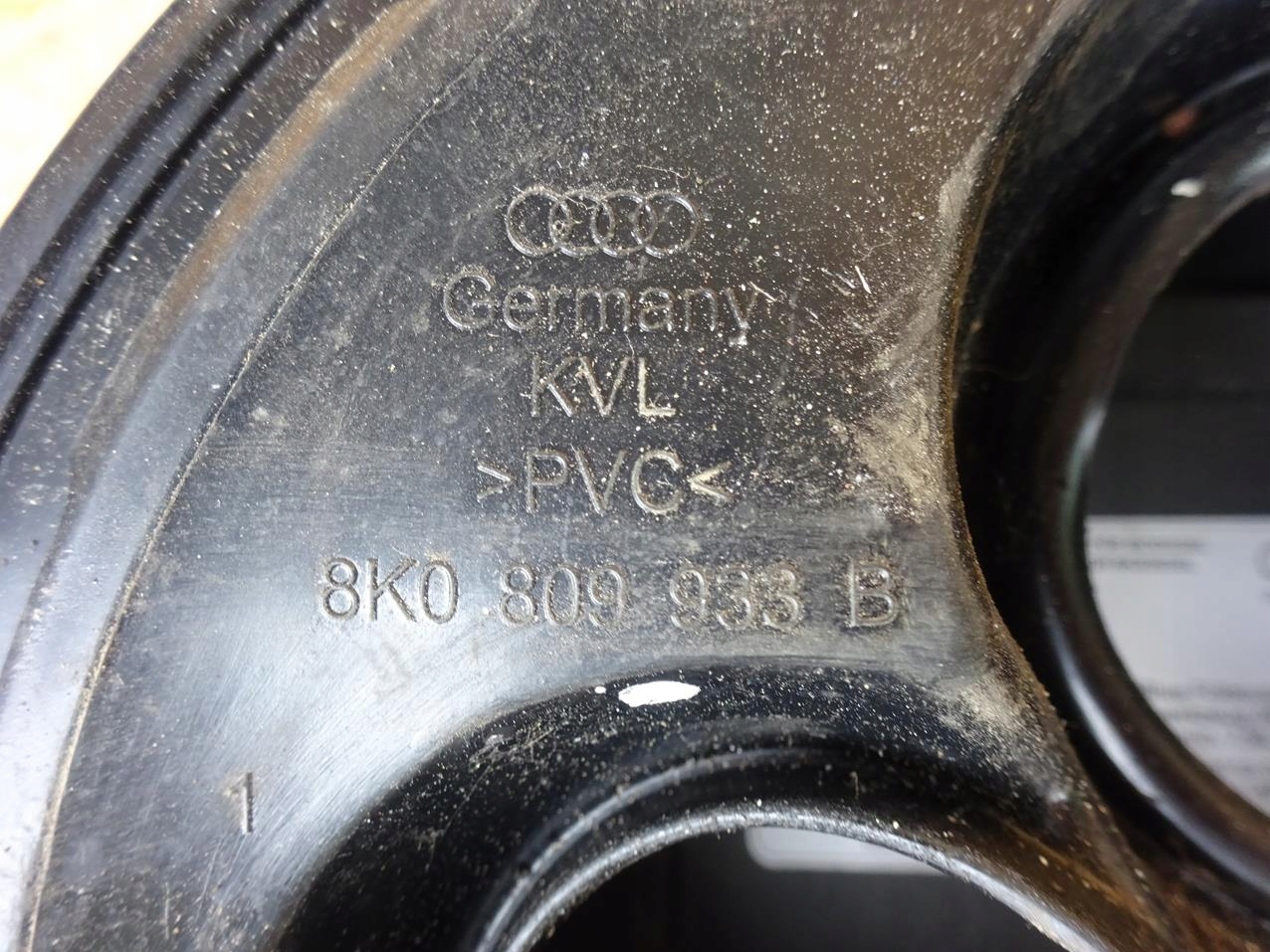 AUDI A4 B8 8K 2.0 TDI KLAPKA WLEWU PALIWA ADBLUE LX5R 8K0010508CS Numer katalogowy oryginału 8K0010508CS 8K0809999A 8K0809933B