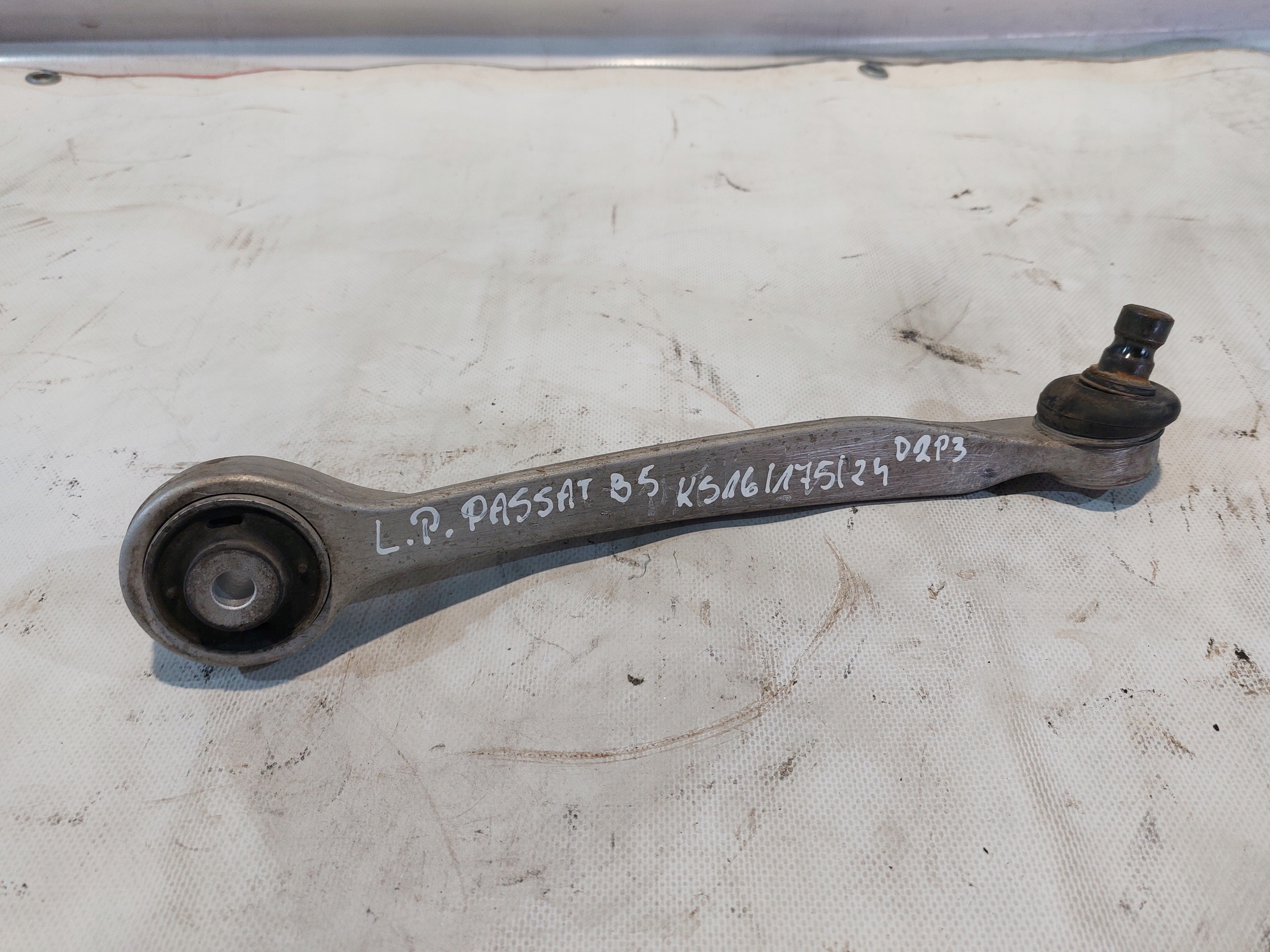 arm upper left front VW PASSAT B5