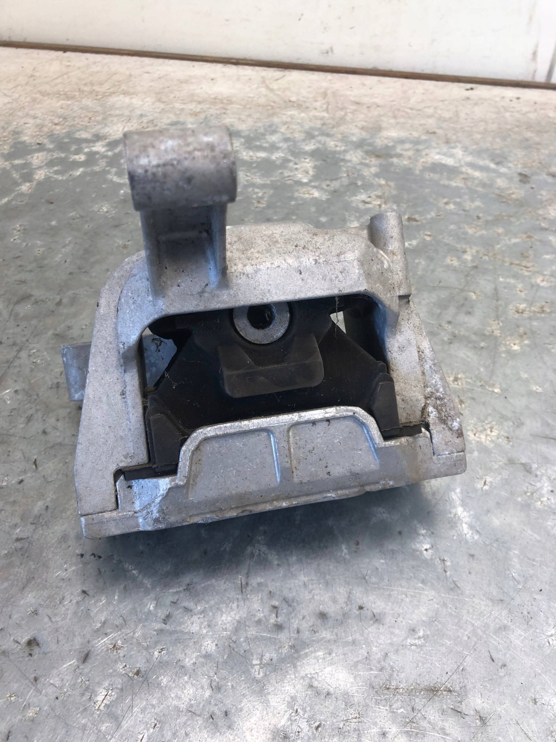 holder engine mount VW 5N0199262T