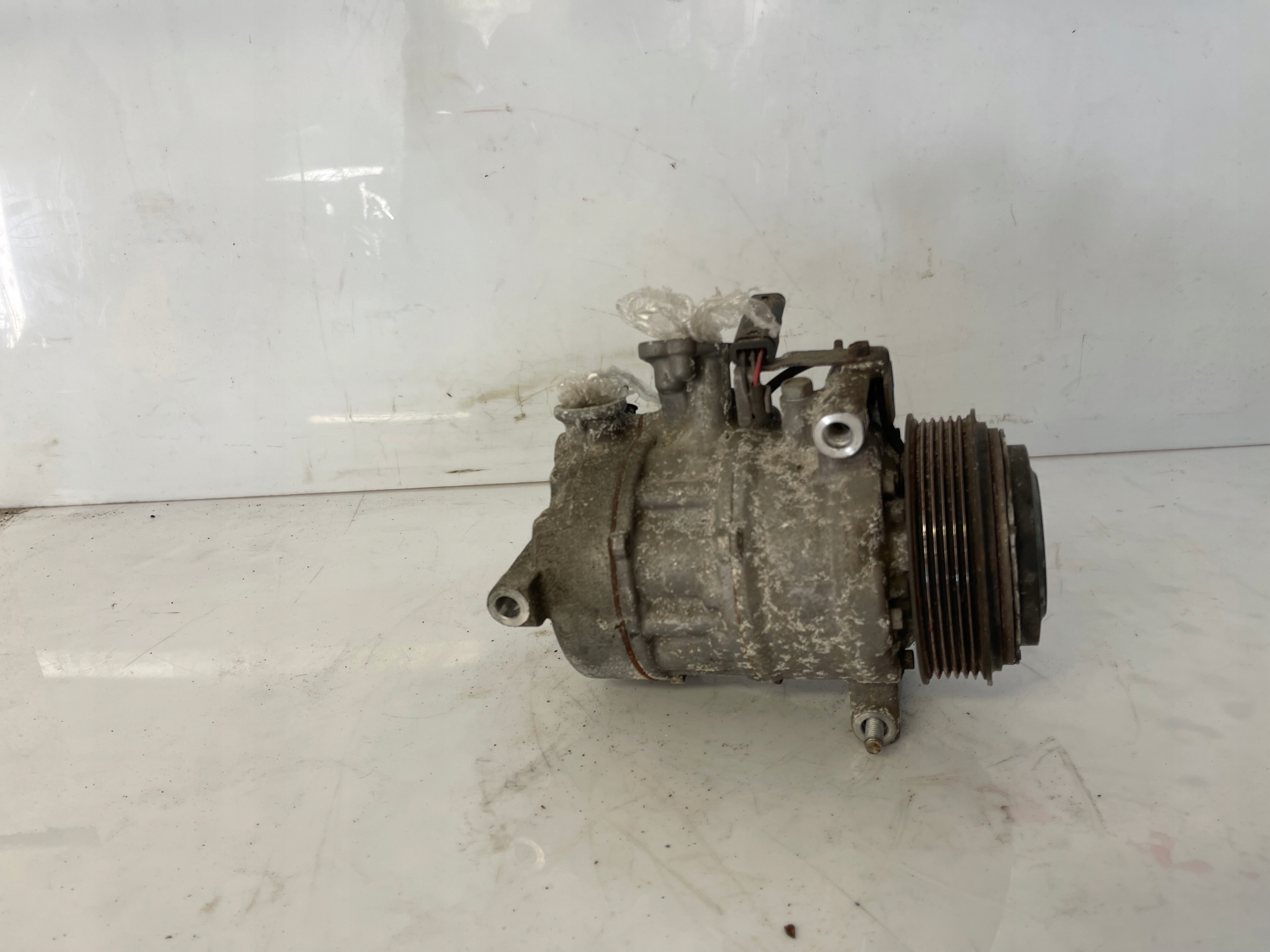 compressor compressor; of the air conditioning MERCEDES C W205 E W213 2.0 CGI A0008303002