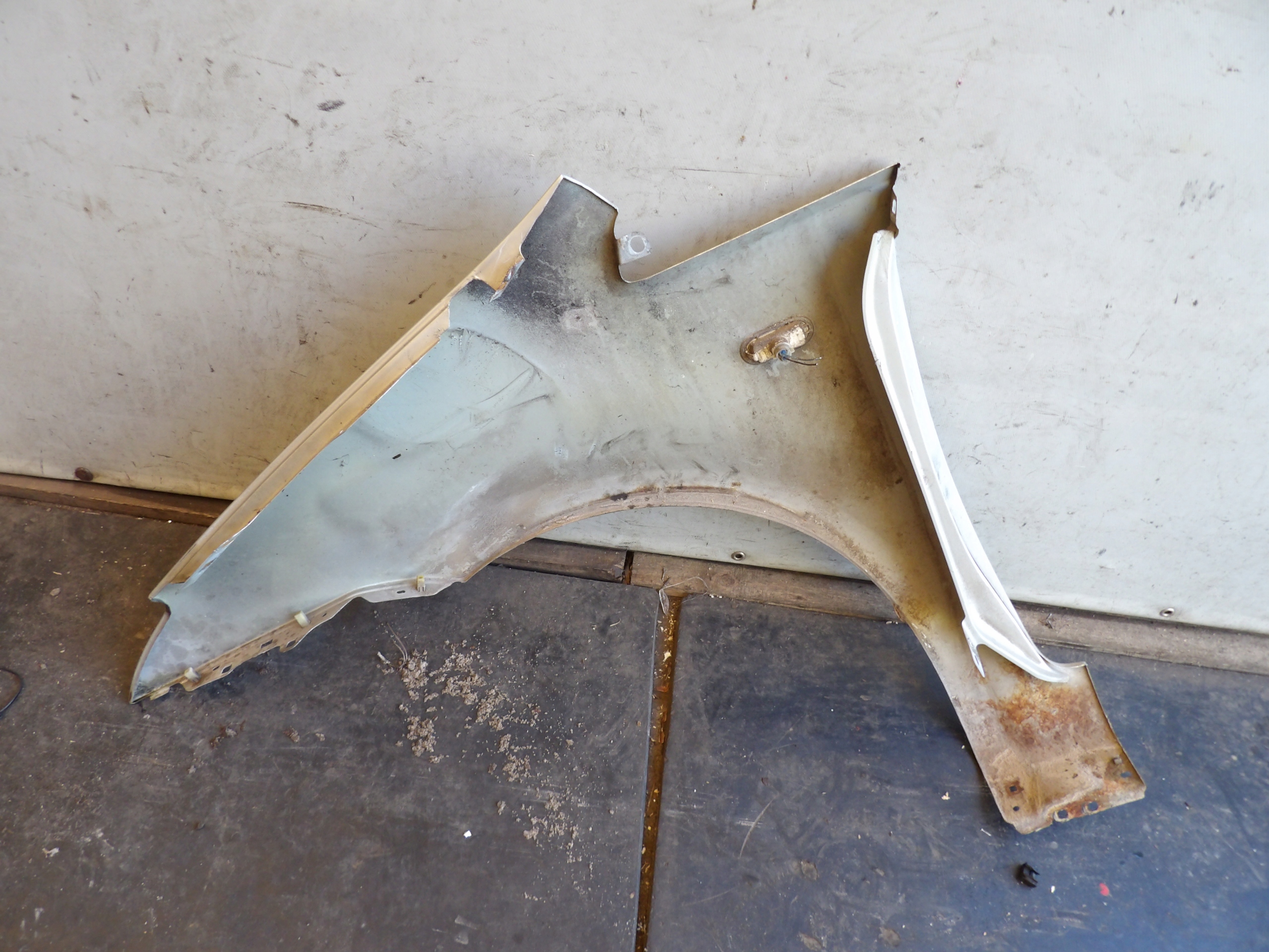 Ford C-MAX fender front right lak. 03