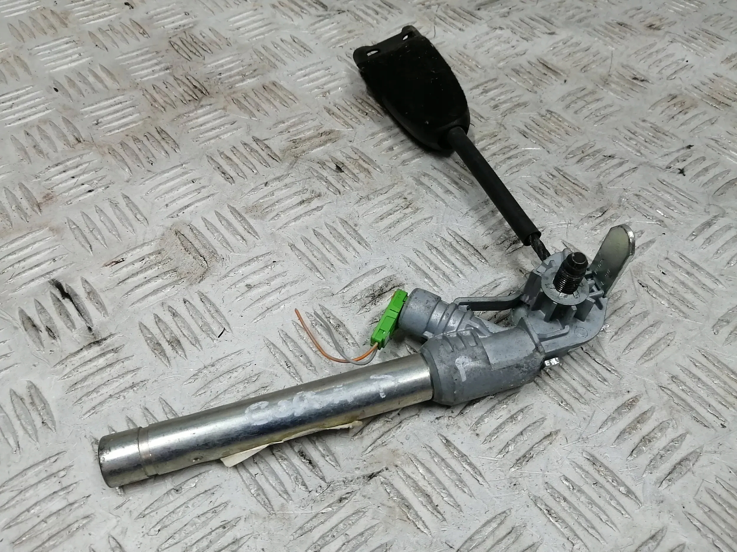OPEL CORSA D NAPINACZ DOPINACZ PASA PRAWY PRZÓD