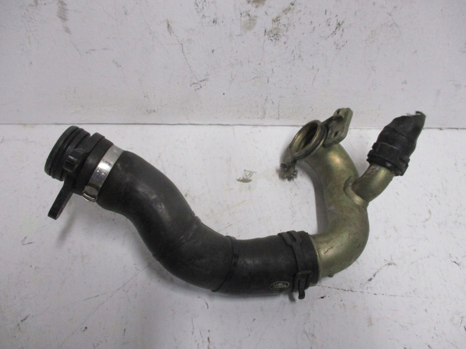 hose pipe LAND ROVER G4D3-8555-BC