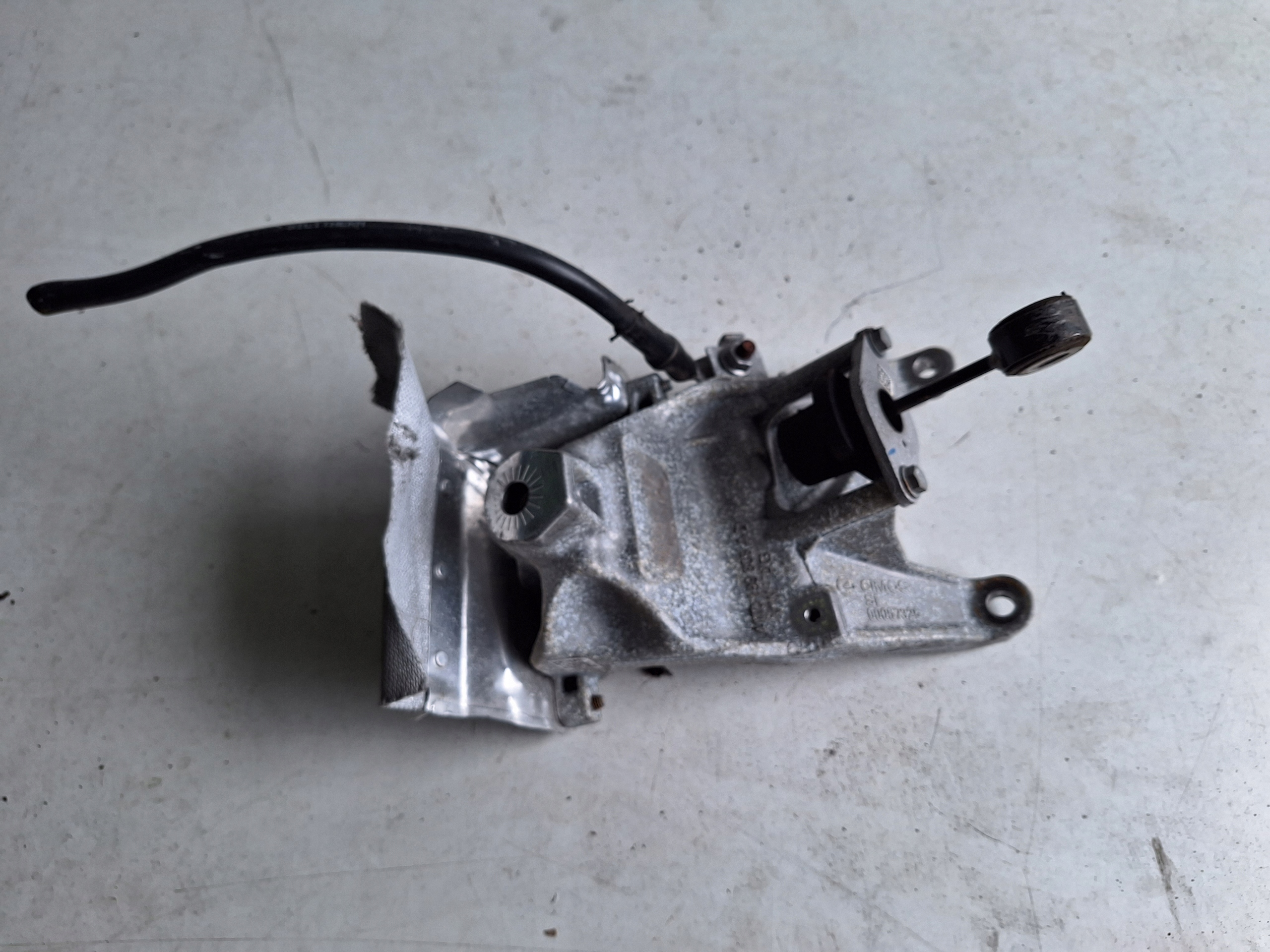 AUDI A4 B9 8W PODUSZKO engine mount 4M0199308AD