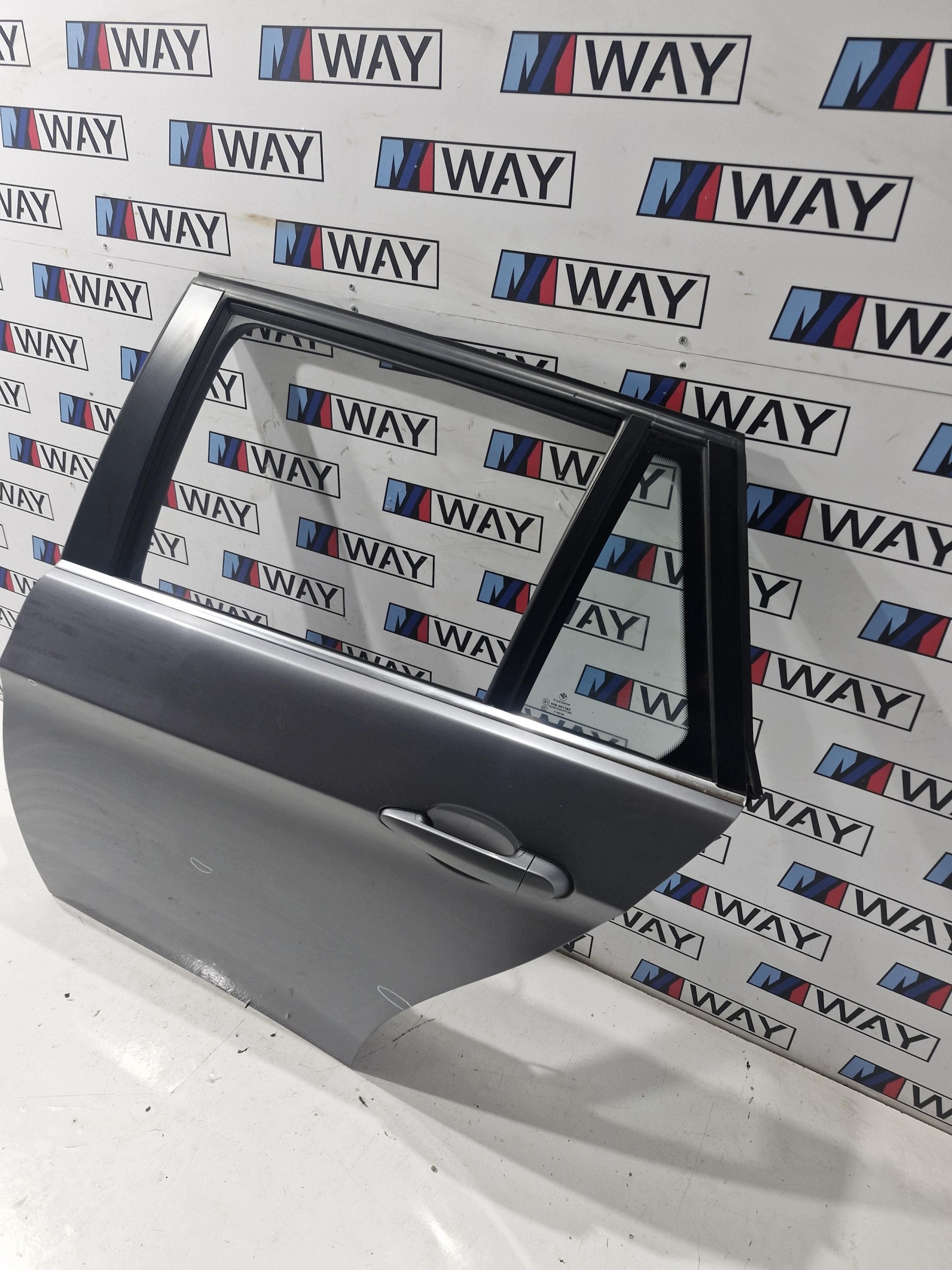 BMW E91 door left left rear part TYLNIE A52