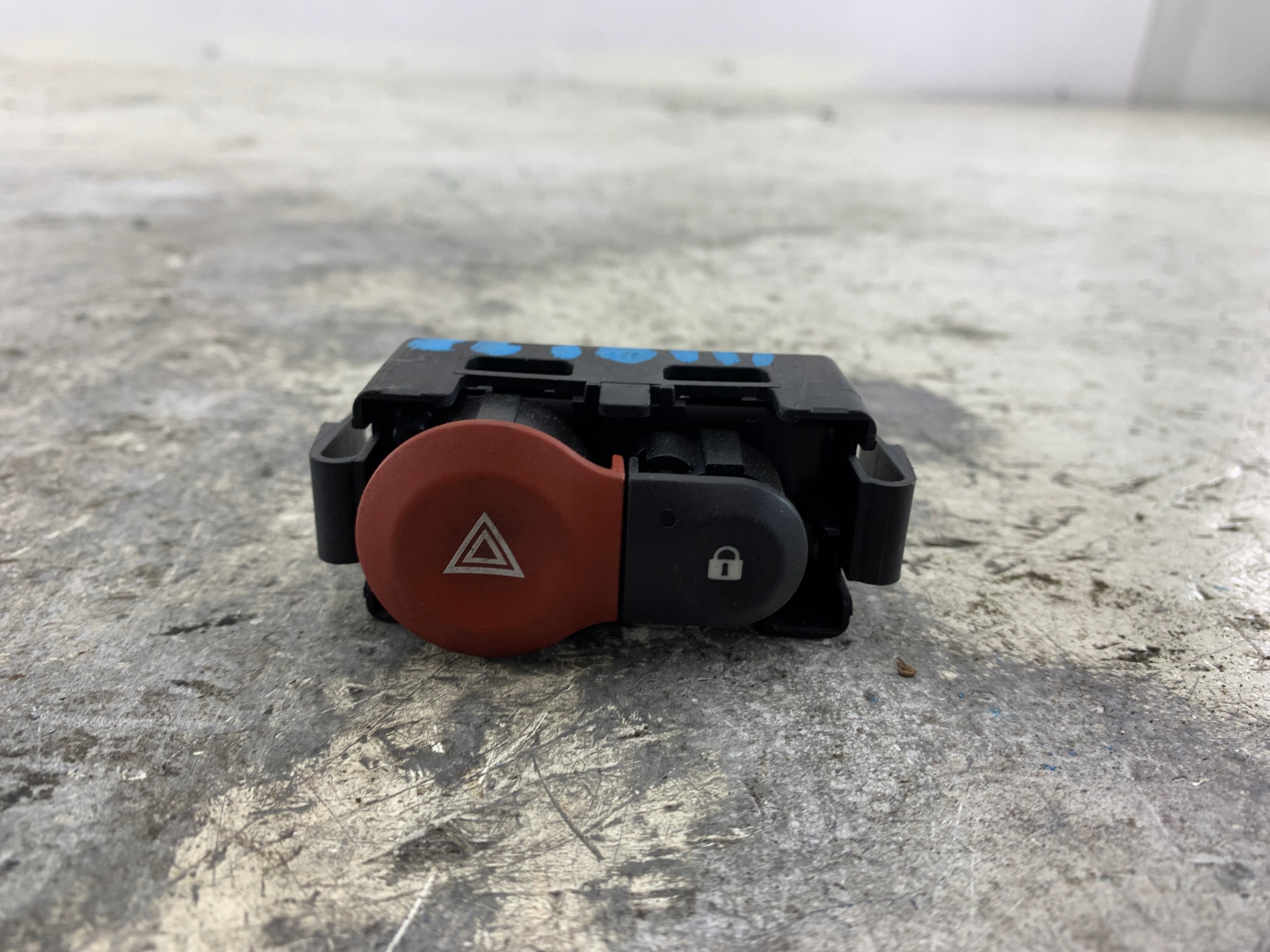 RENAULT CLIO III Interrupteur commande phares feux Lumières de secours de la serrure 8200214896A