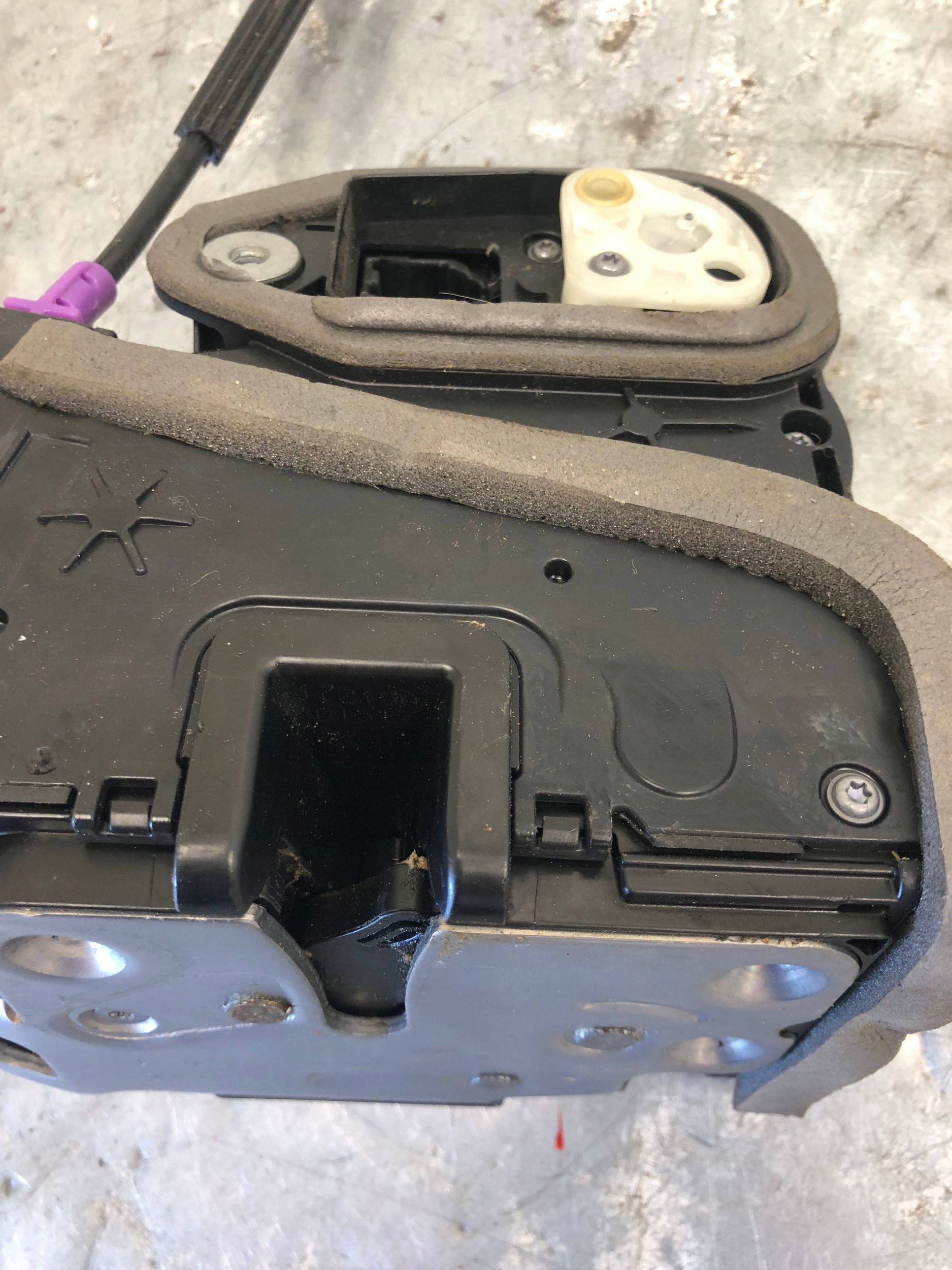 lock door right front OPEL INSIGNIA B 13597530