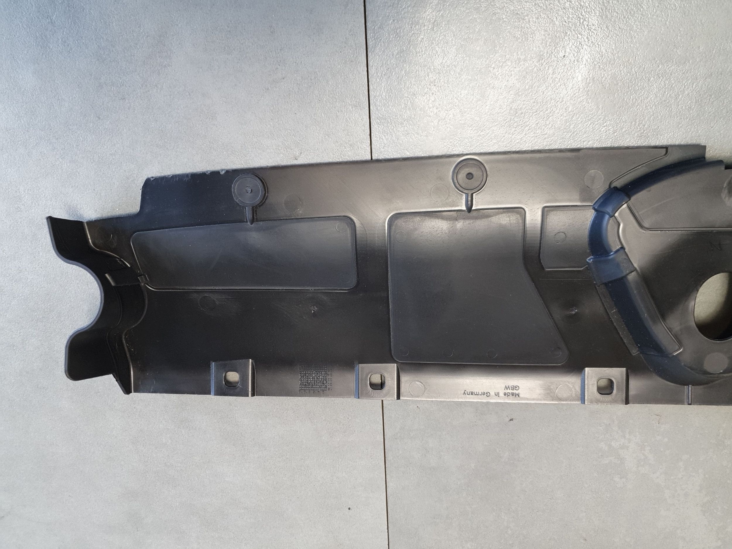 Audi A3 8Y cover for support panel for radiators 8Y0121285