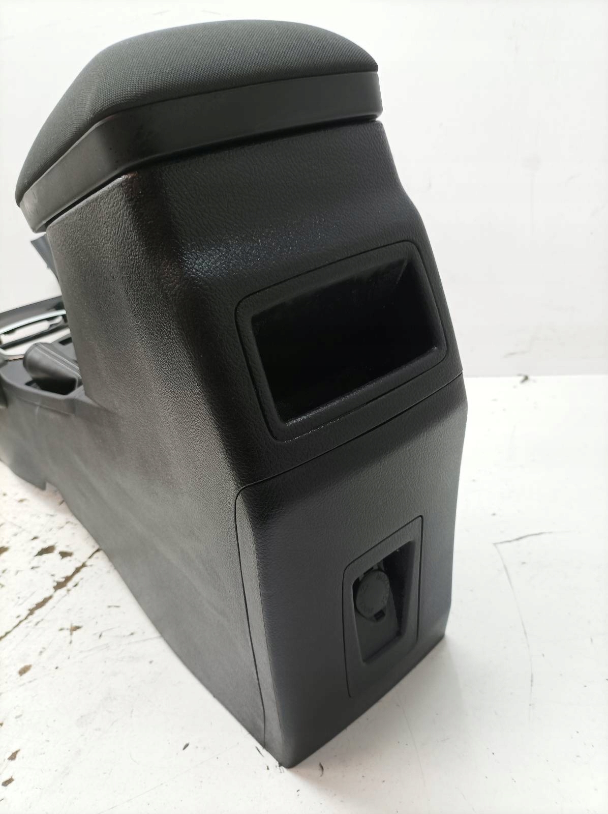 TUNEL central armrest E16 E17 E18 Toyota Corolla XI (2013- )