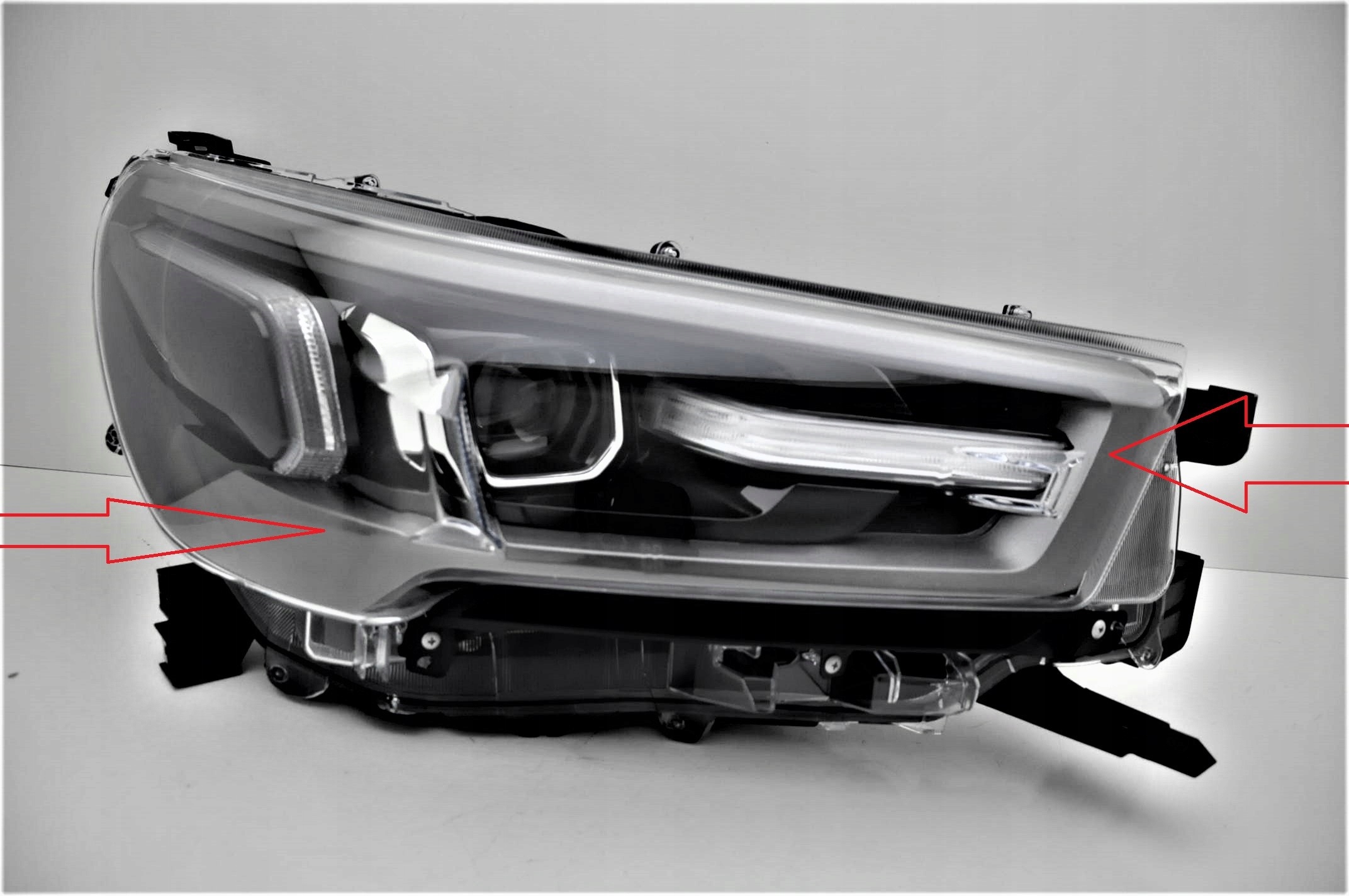 TOYOTA HILUX 2020- REFLEKTORY KOMPLET NOWE LED GR Producent części Inny