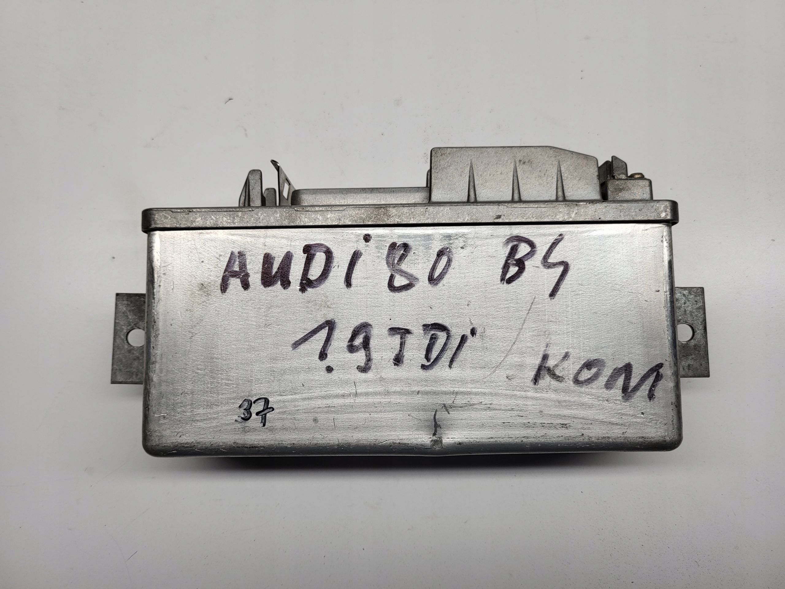 control unit computer of the engine AUDI 80 B4 1.9 TDI 0265100056 4A0907379A