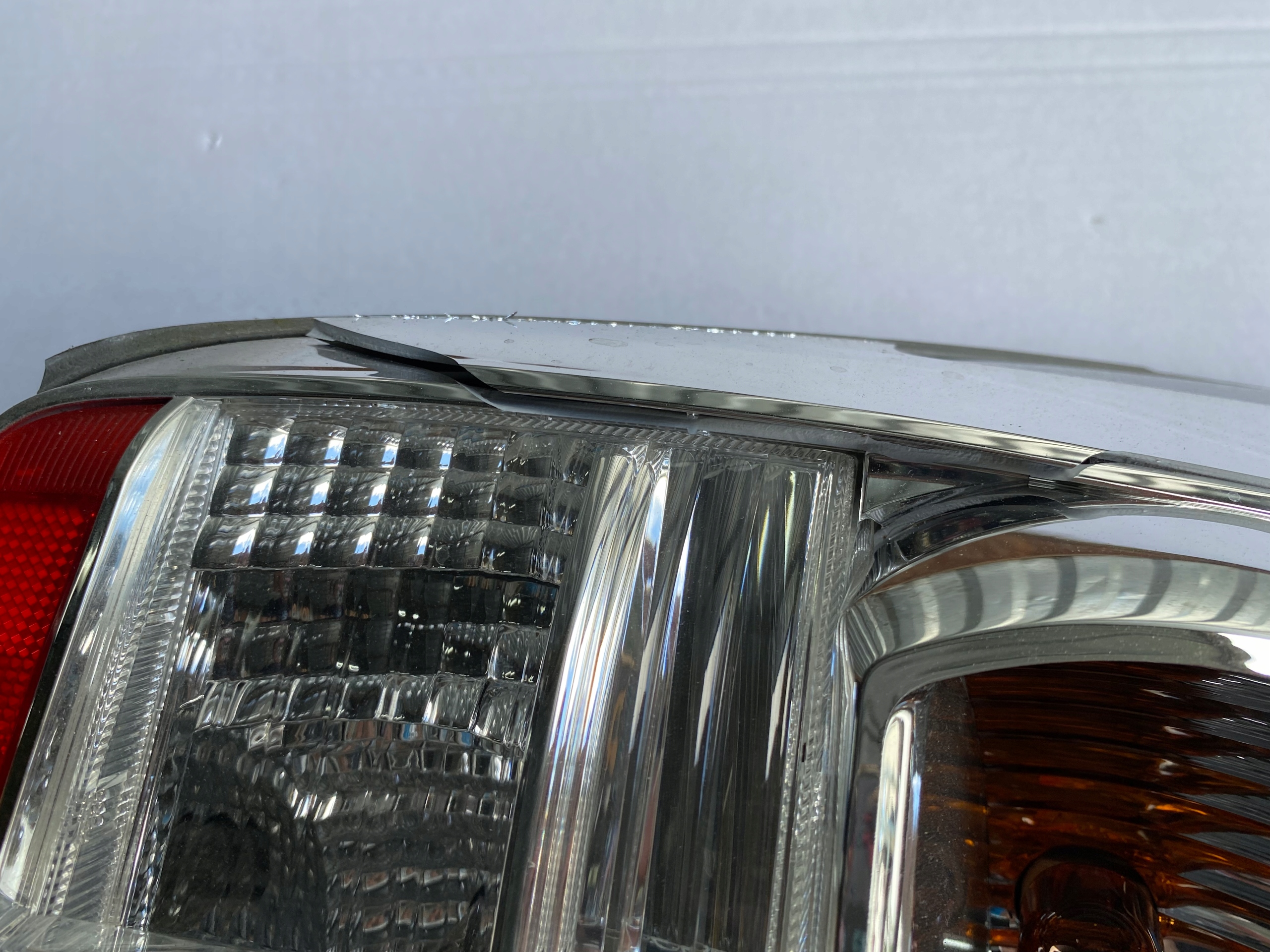 фонарь левый TOYOTA PRIUS III