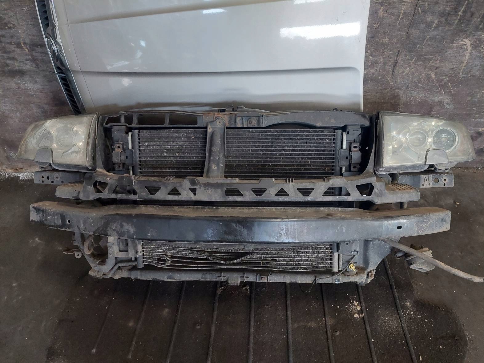 complete front bonnet bumper light XENON SKODA SUPERB and 9201