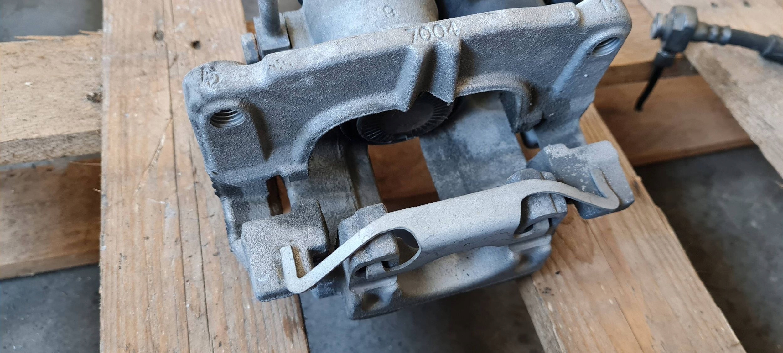 Chrysler Pacifica 2022 caliper brake left rear part rear 68451145AA