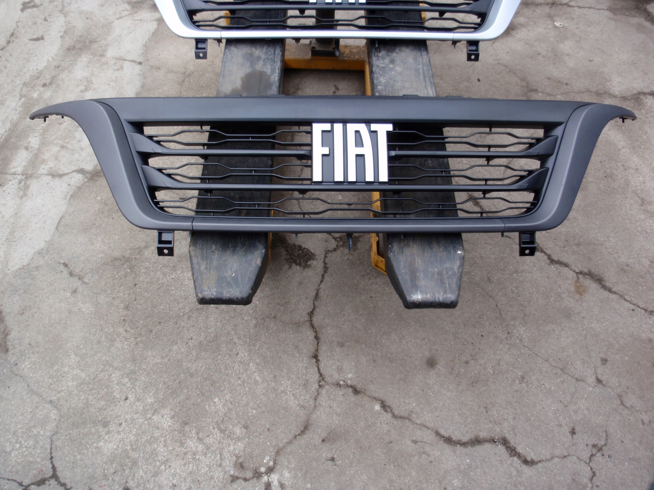 FIAT DUCATO ATRAPA GRIL KAMPER ORYGINAŁ 2014 camper Numer katalogowy części 1318394070 735764269