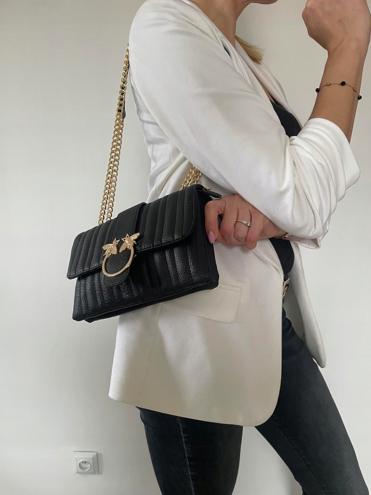 Torebka chanelka LISTONOSZKA PSZCZÓŁKI łańcuszek Wielkość mała (nie mieszcząca A4)