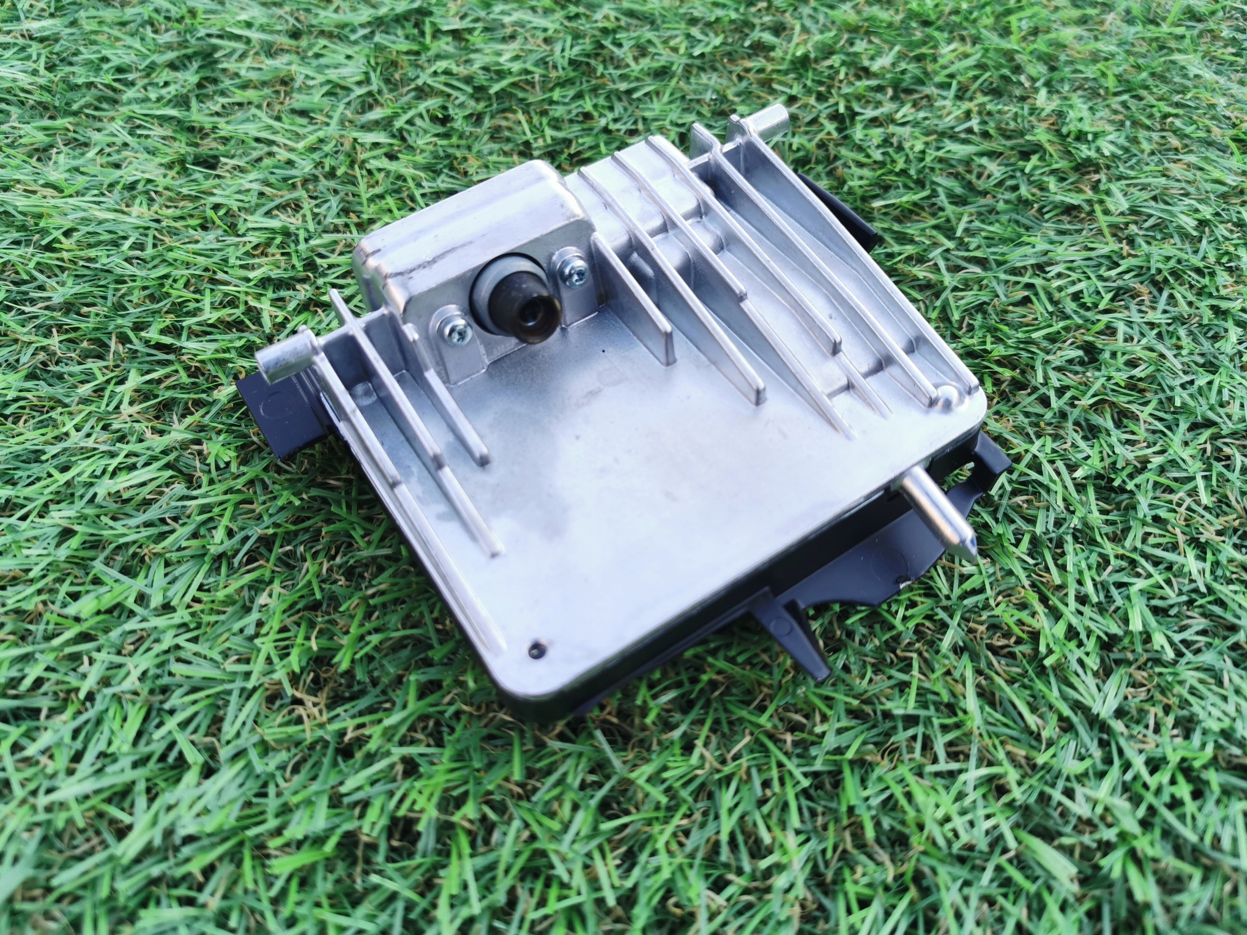 MERCEDES KAMERA PRZEDNIEJ SZYBY A2479000604