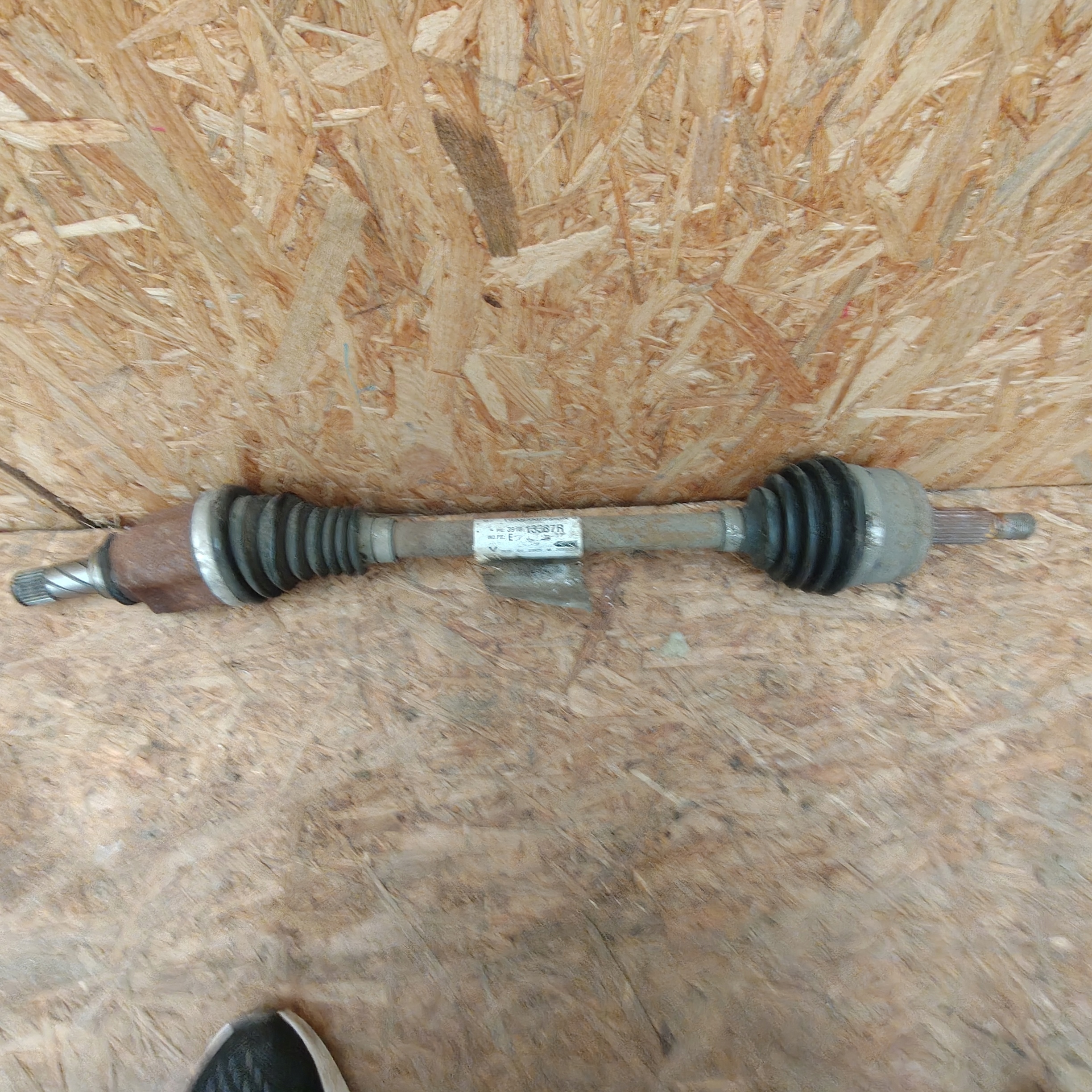 semi-axis left short. RENAULT SCENIC III 1.5 391013387R
