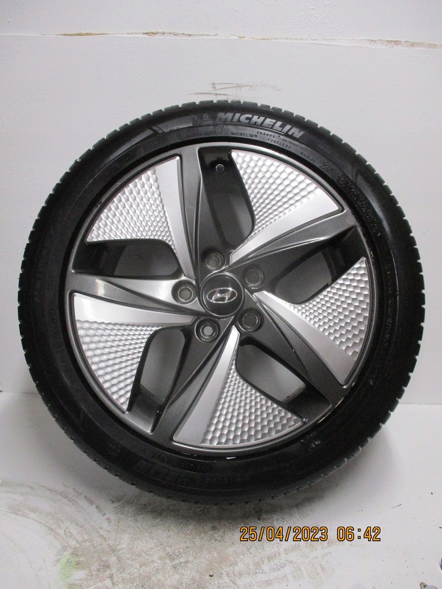 wheels discs tyres HYUNDAI IONIQ R17 4MM