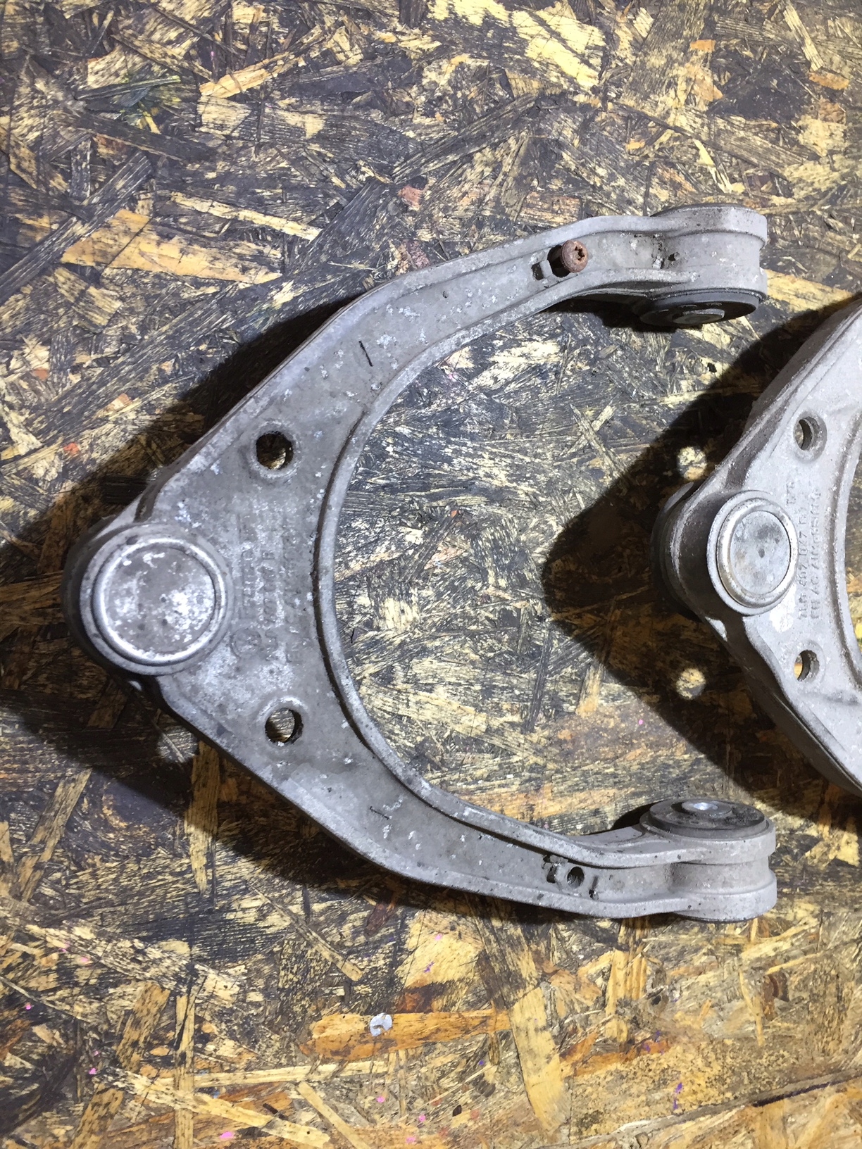 AUDI Q7 4L arm upper front front 7L0407047B