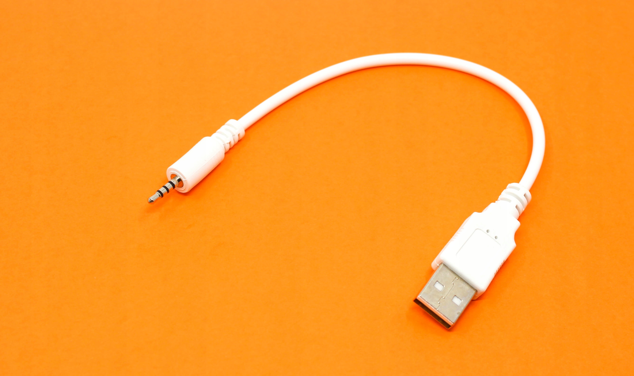 KABEL USB ŁADUJĄCY ŁADOWARKA DO GŁOŚNIKA JBL E40BT E50BT S700 E40 400BT Kod producenta K048