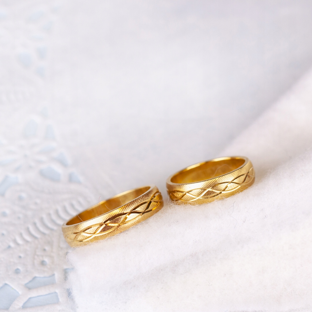 ZŁOTE OBRĄCZKI ŚLUBNE PR. 333 DIAMENTOWANE WZORY Kolekcja diamentowane