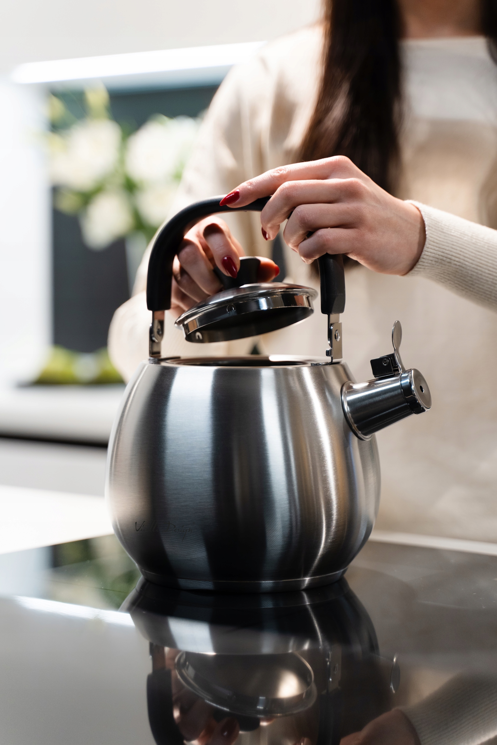 VIALLI CZAJNIK Z GWIZDKIEM 2,5 L BOLLA MATOWY STAL Materiał stalowy