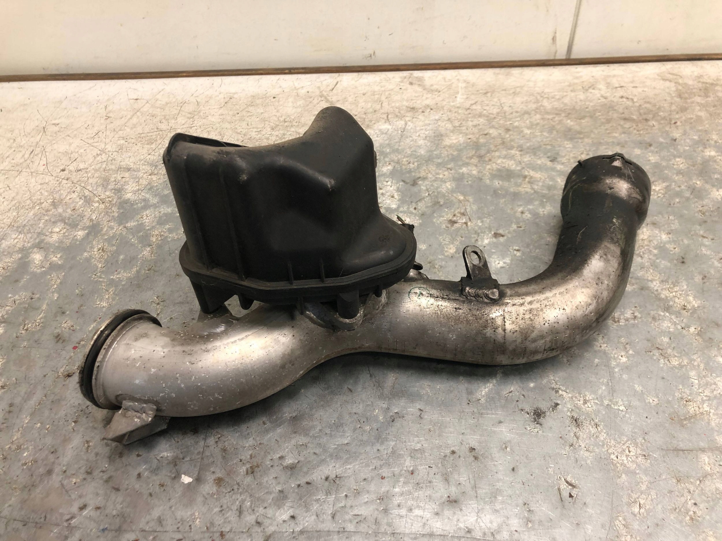 cijev prijenos interkulera MERCEDES W211 KOMBI A6480980207