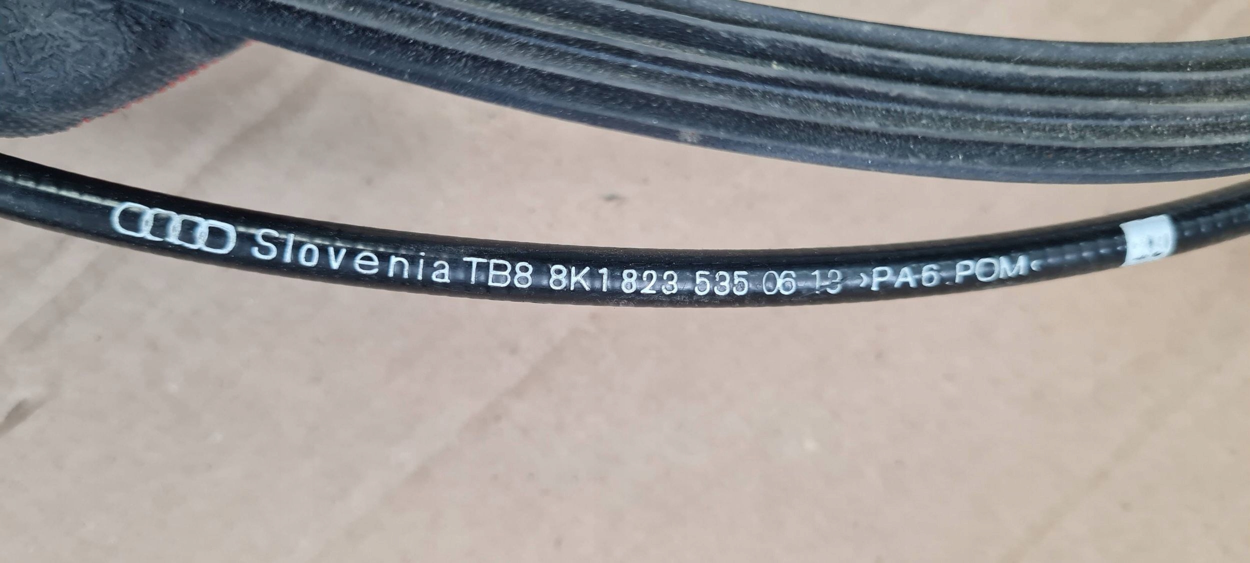 S4 B8 LIFT A4 Câble pour l’ouverture du capot Avant 8K1823535