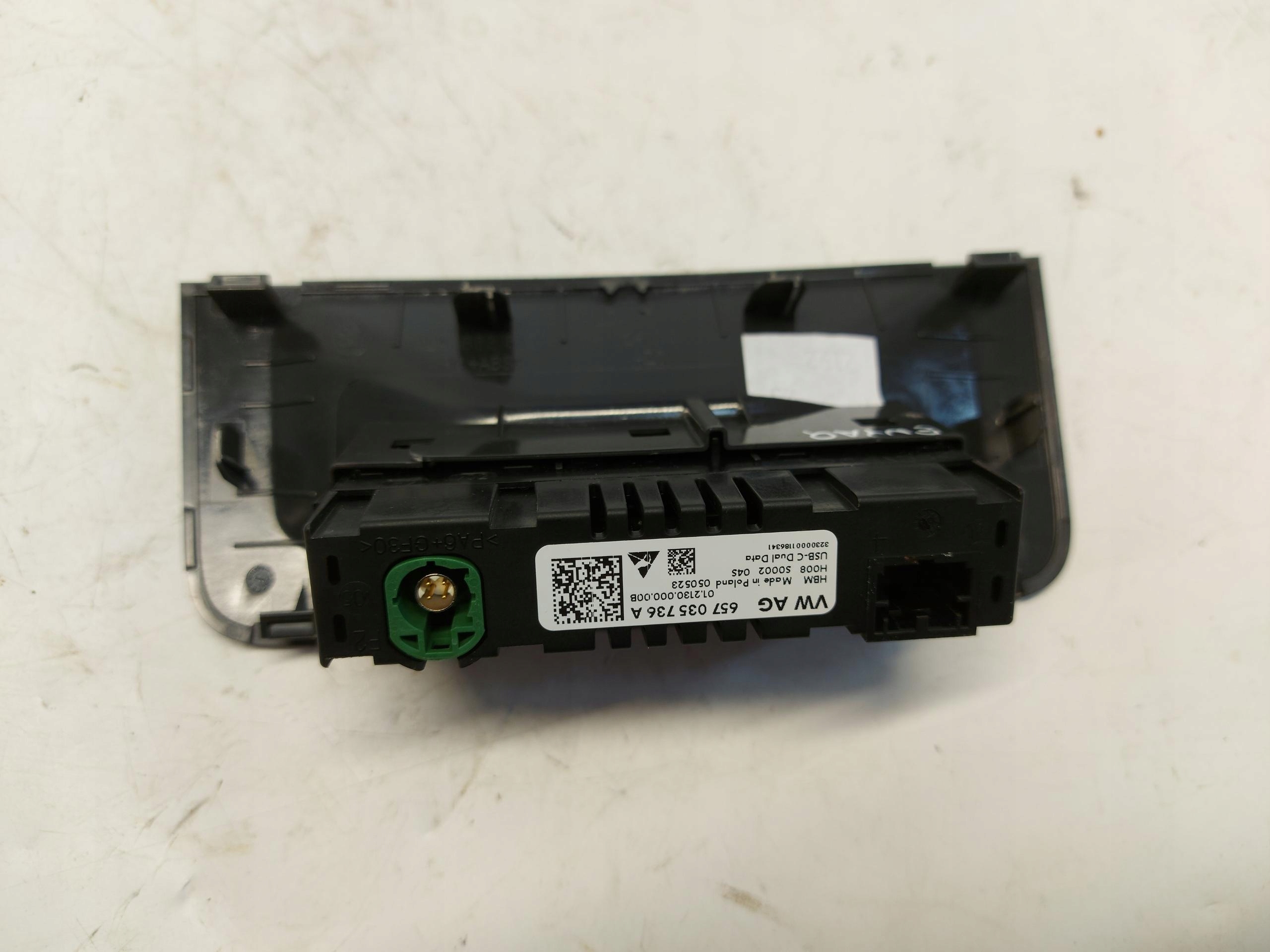SKODA ENYAQ 5LA adapter USB 657035736A