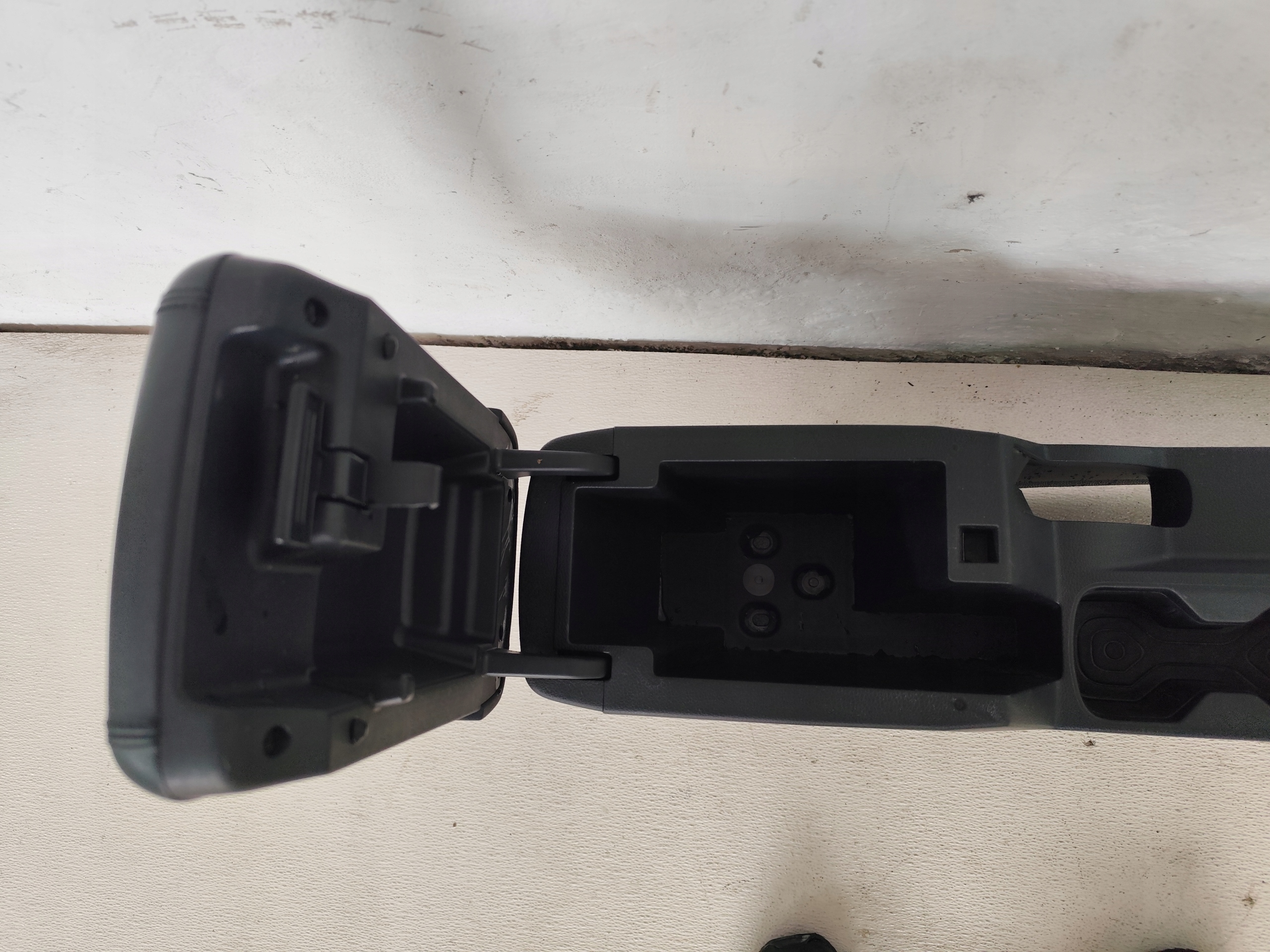 SSANGYONG TIVOLI 2016 TUNEL central armrest