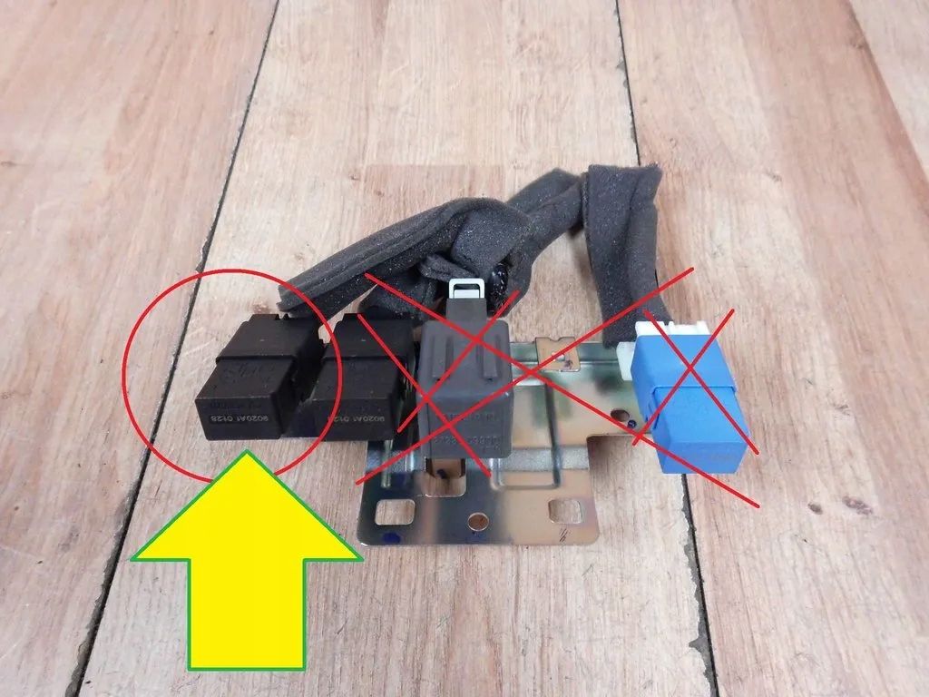 Nissan X-Trail T32 relay 25230 HV00A