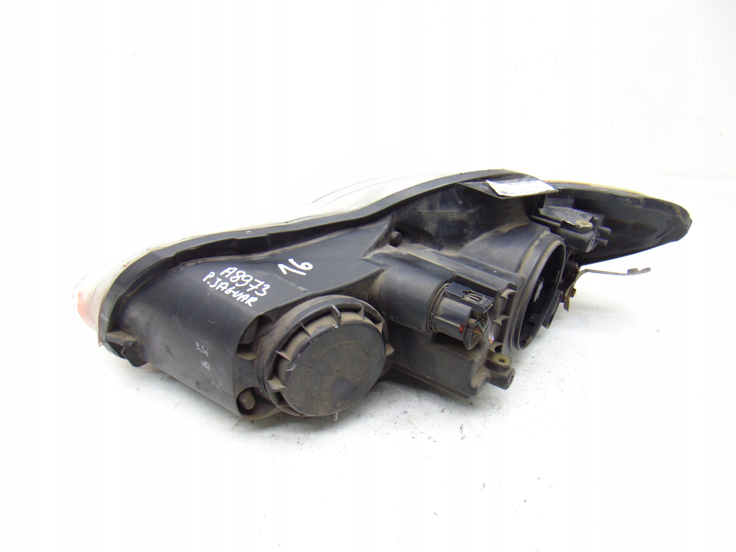 фара правая XF X25 8X2313W029AB англия хх
