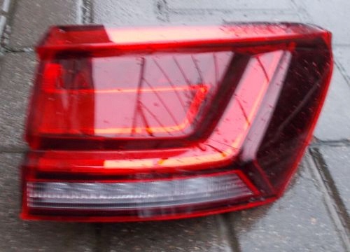 VW TOUAREG III LAMPA PRAWY TYŁ 760945096