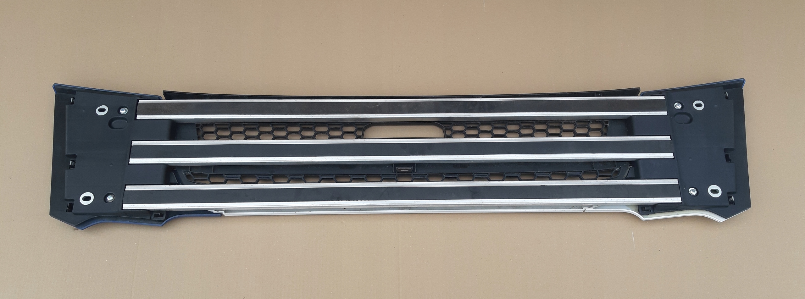 SCANIA R S ŁAWKA STOPIEŃ GRILL ATRAPA DOLNA Wersja Europejska