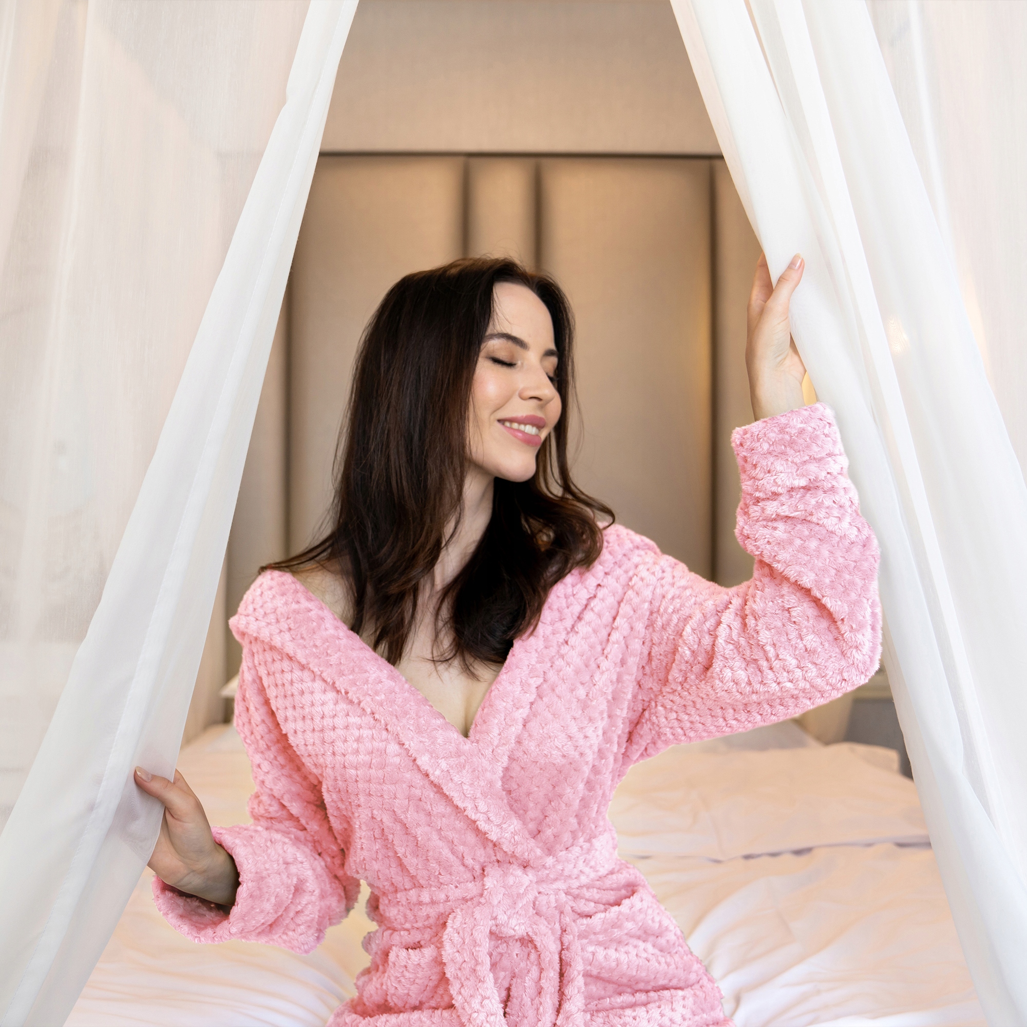 SZLAFROK DAMSKI PUDROWY RÓŻ L/XL CIEPŁY Z KAPTUREM SZLAFROK Z MIKROFIBRY Kolekcja TUTUMI DIAMOND