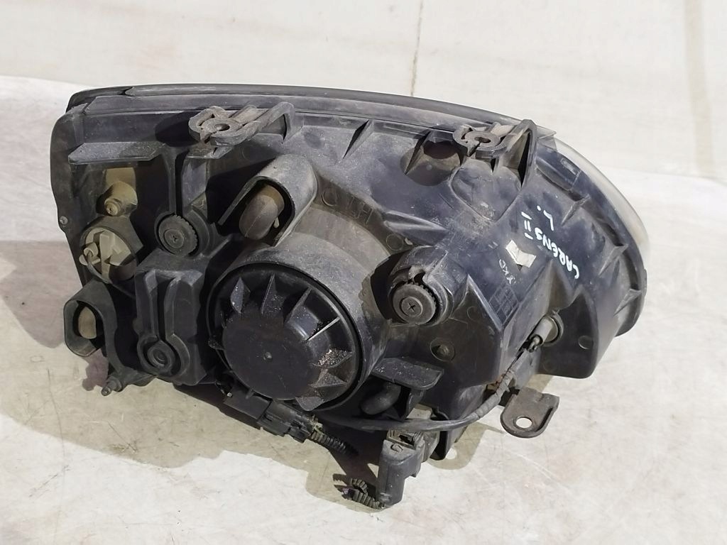Kia Carens II 2 light left front front