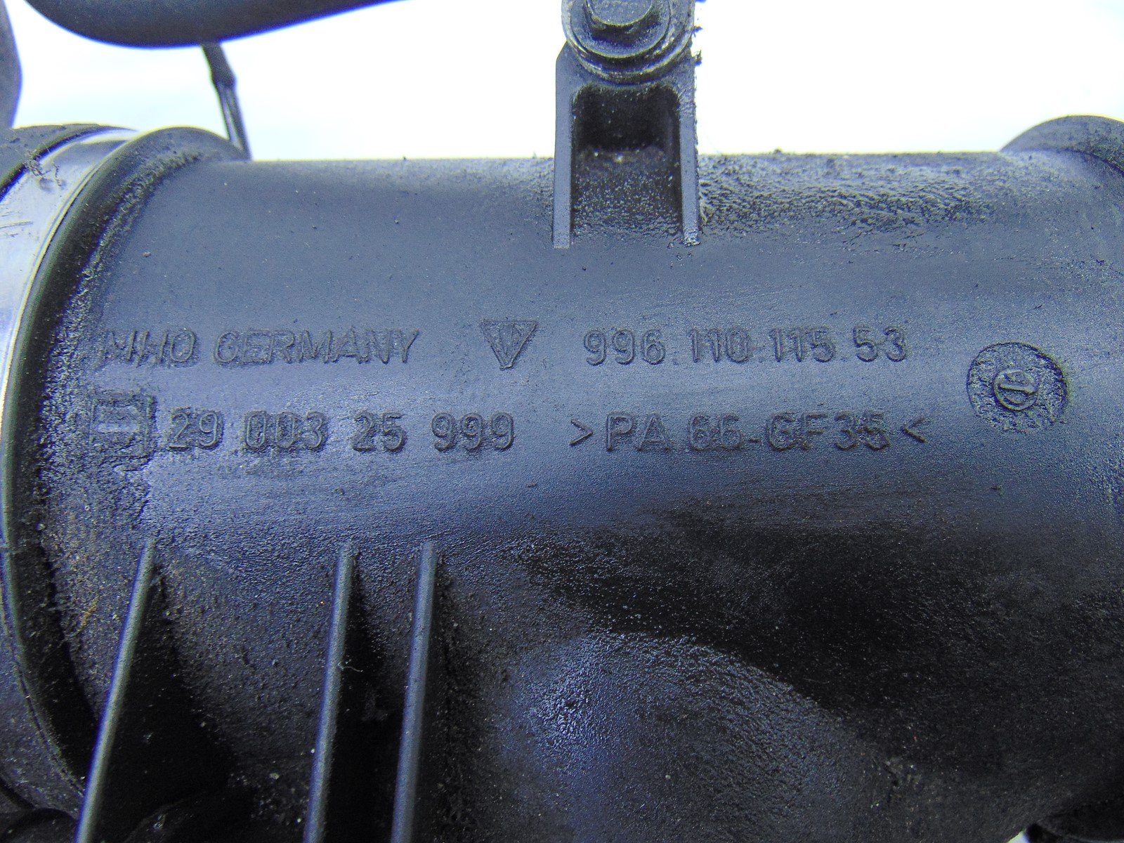 intake manifold PORSCHE BOXSTER 986 2.5 99611011553