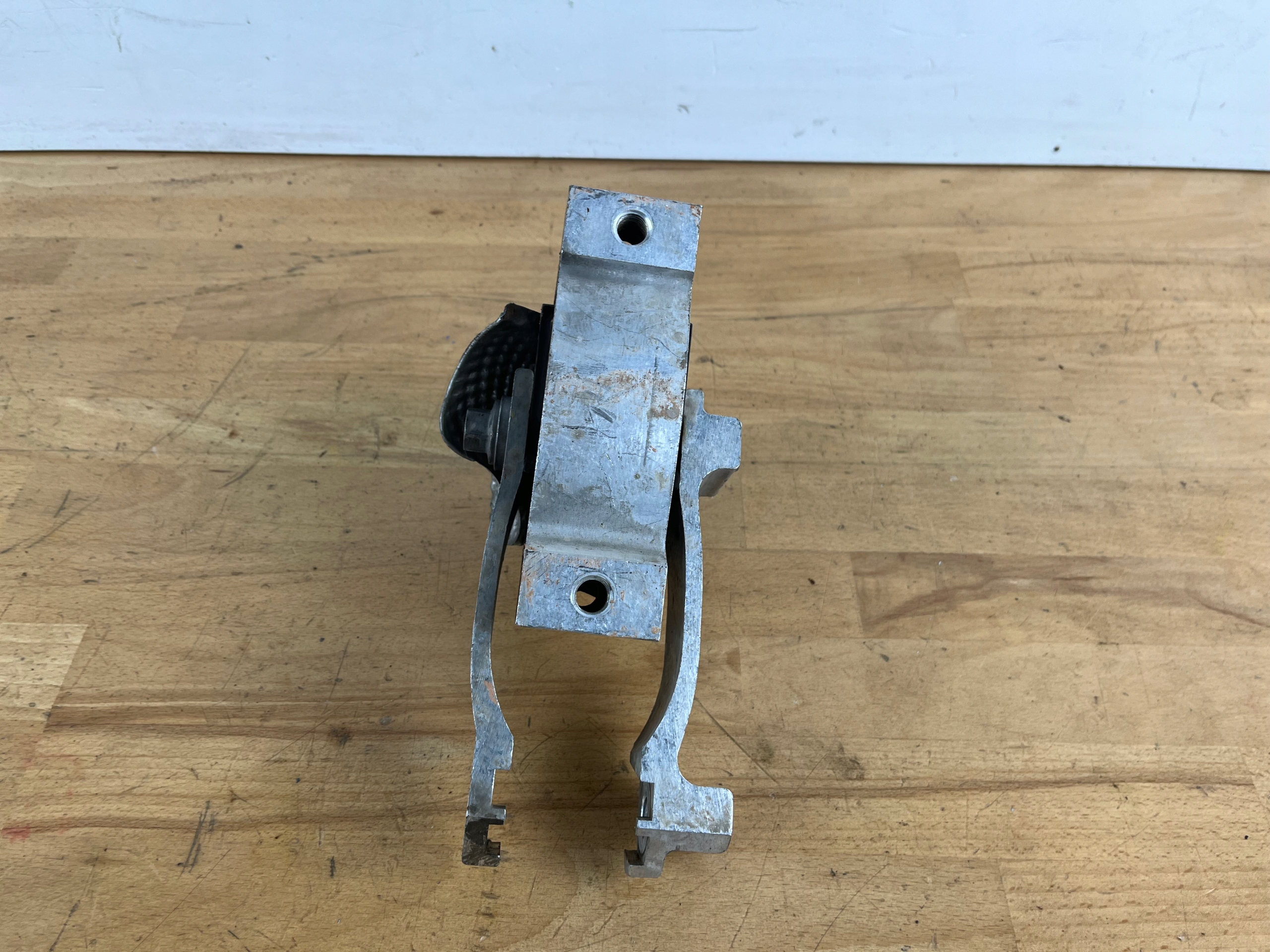 holder engine mount LAND ROVER EVOQUE II L551