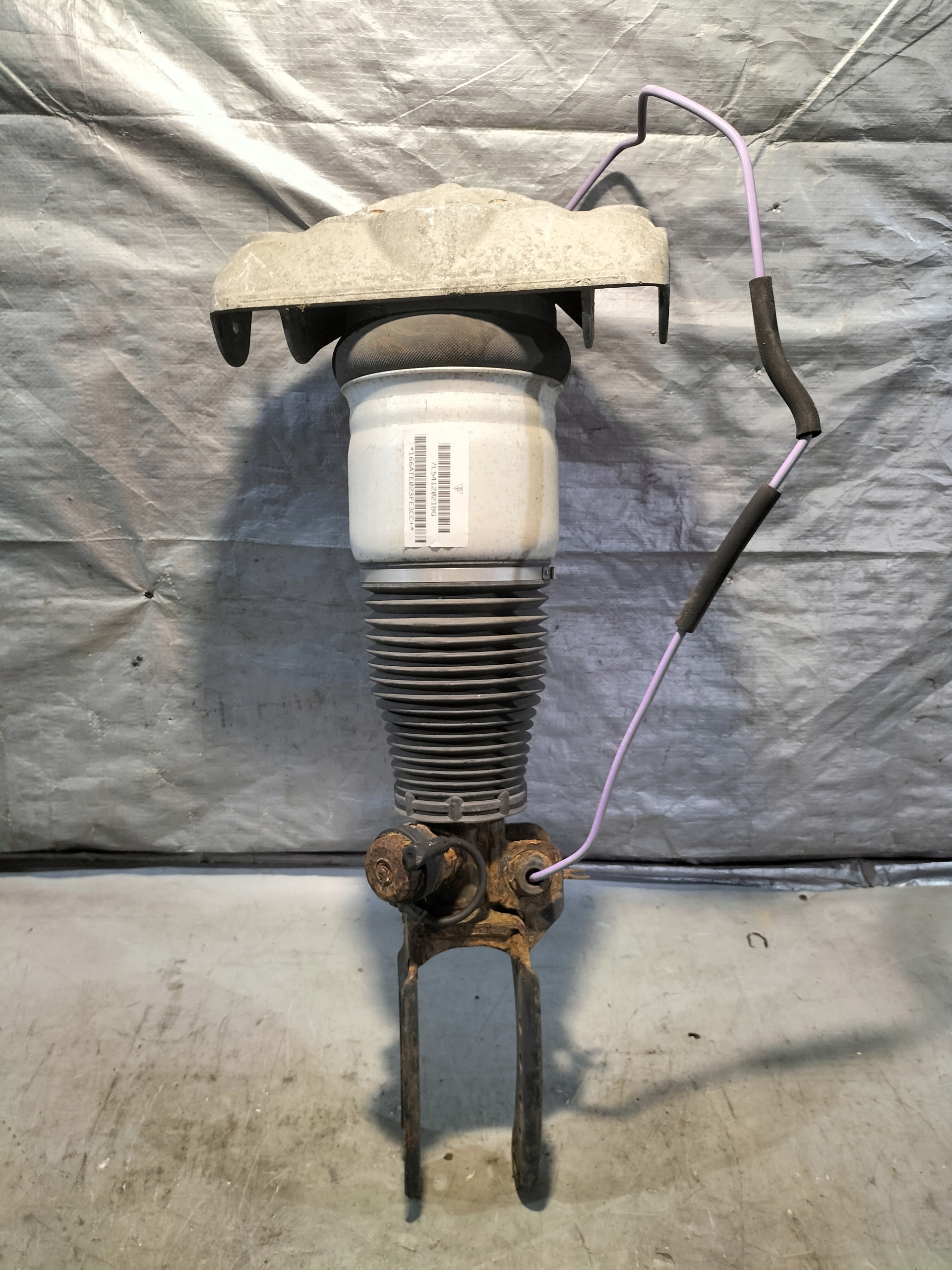 shock absorber left front porsche cayenne and